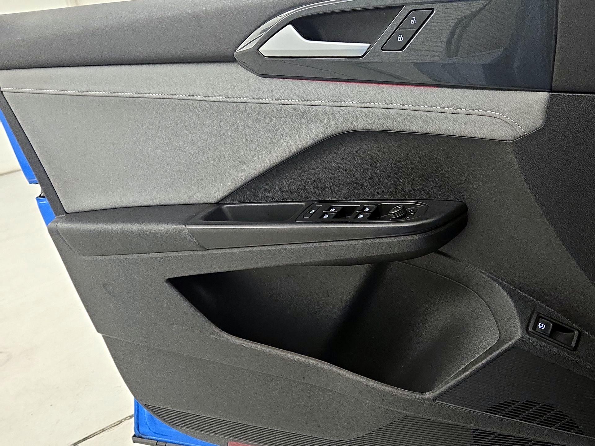 Thumbnail: 2022 Volkswagen Taos - 12