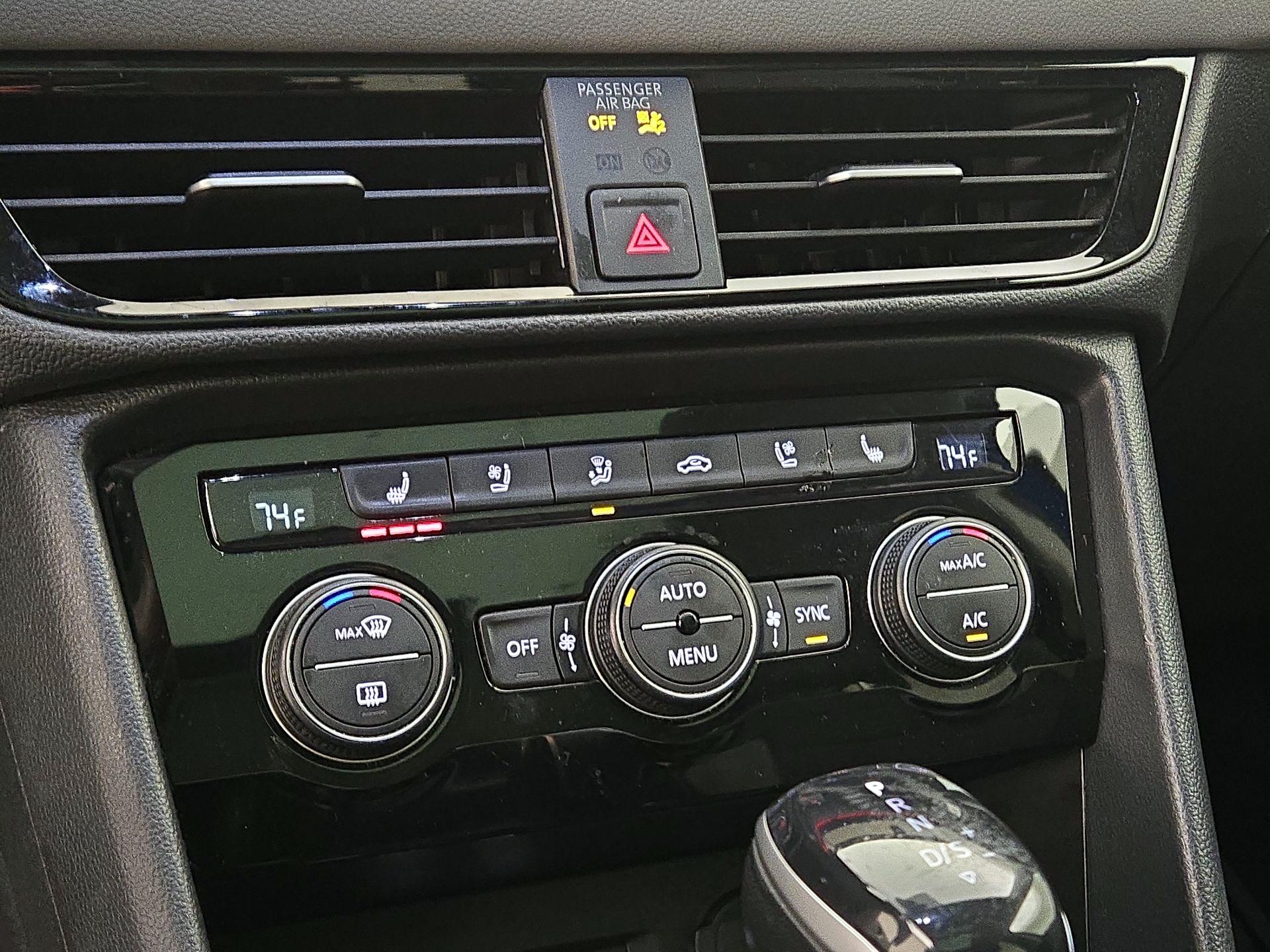 Thumbnail: 2022 Volkswagen Taos - 16