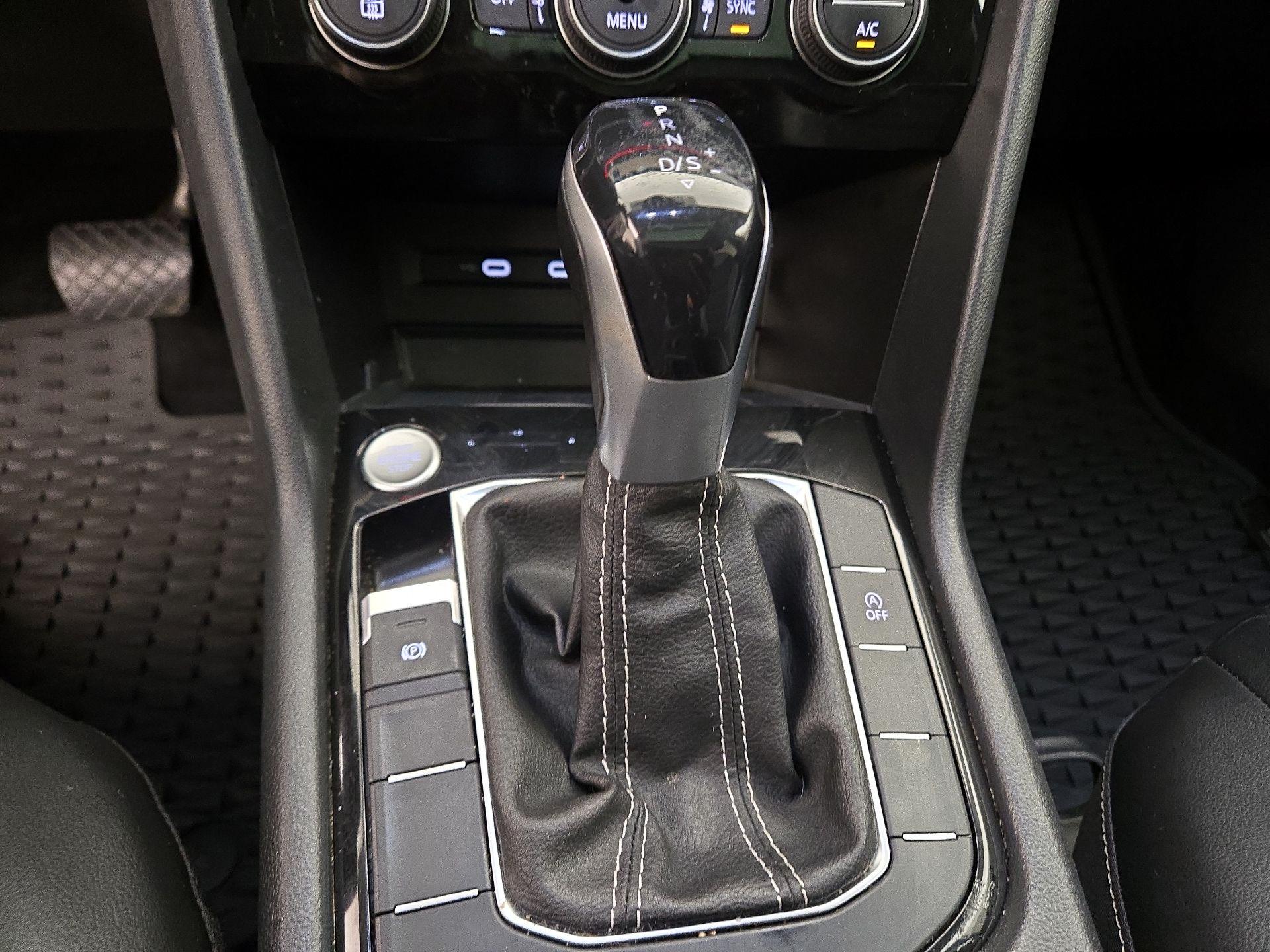 Thumbnail: 2022 Volkswagen Taos - 17