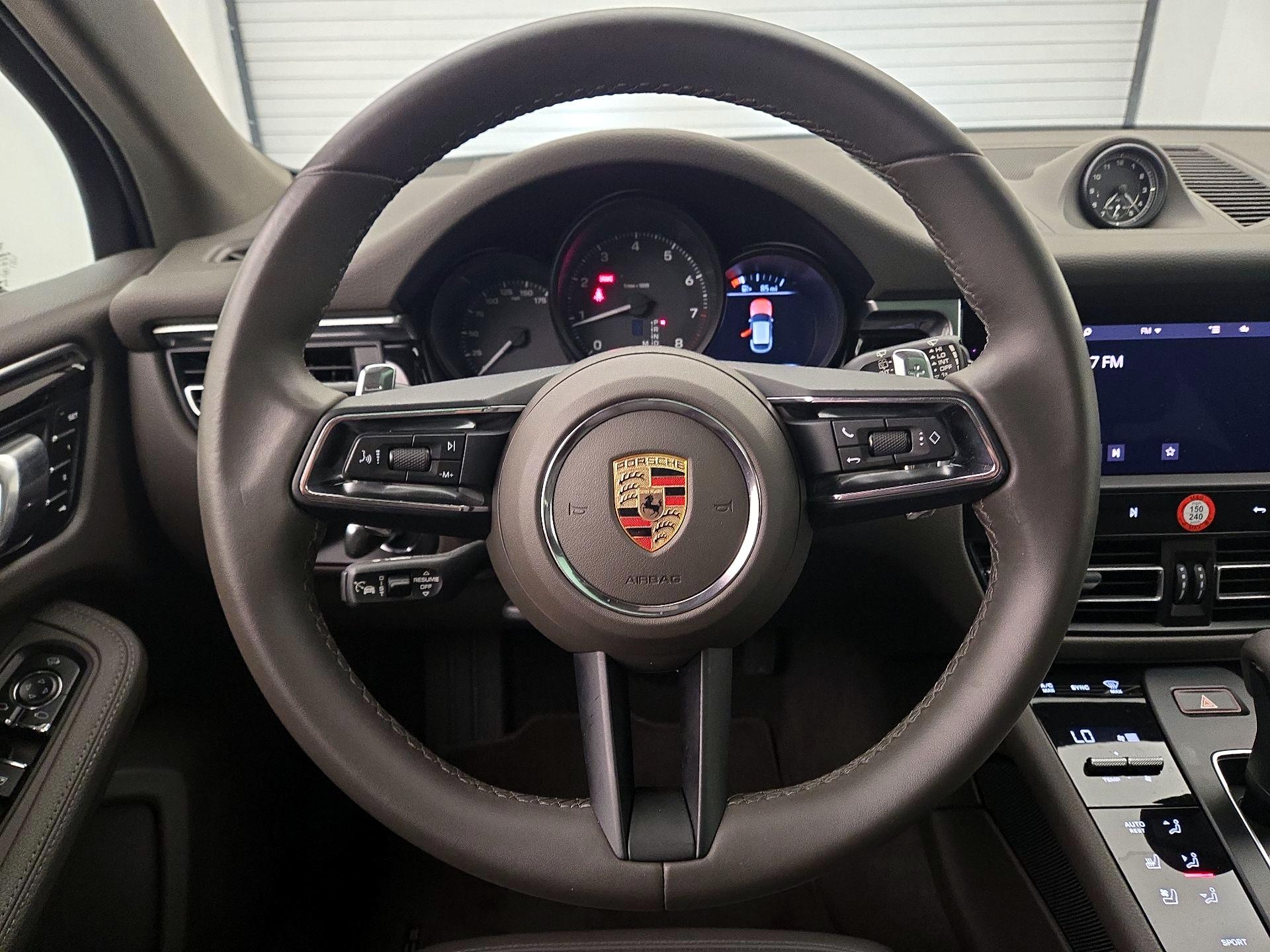 Thumbnail: 2023 Porsche Macan - 10