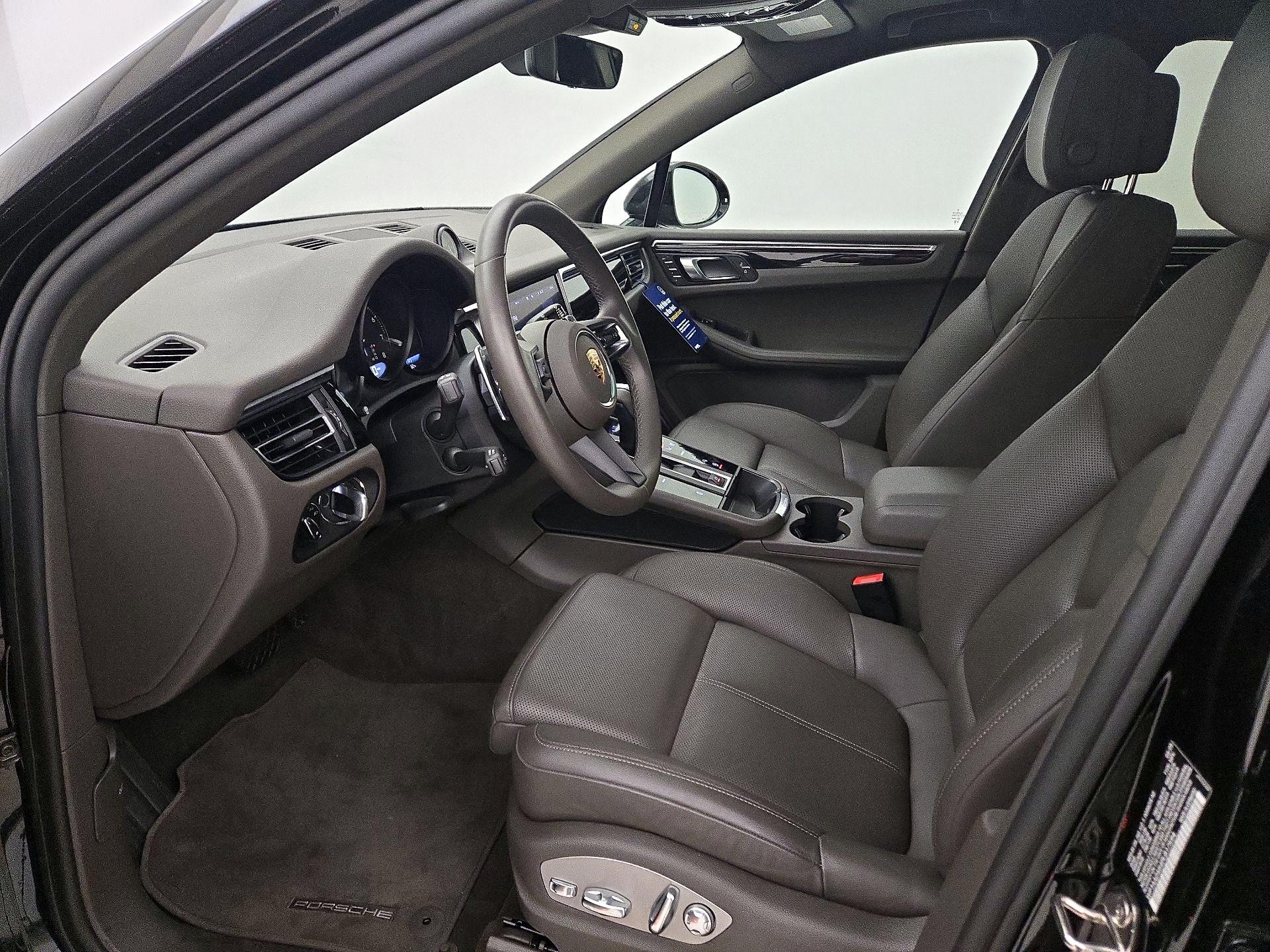 Thumbnail: 2023 Porsche Macan - 11