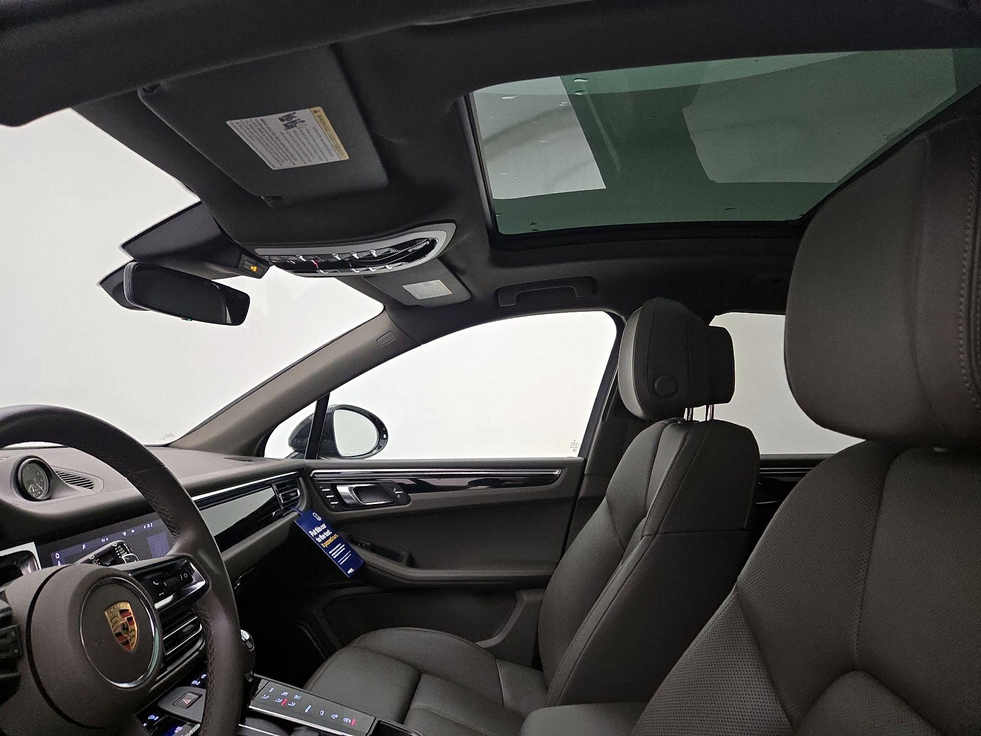 Thumbnail: 2023 Porsche Macan - 18