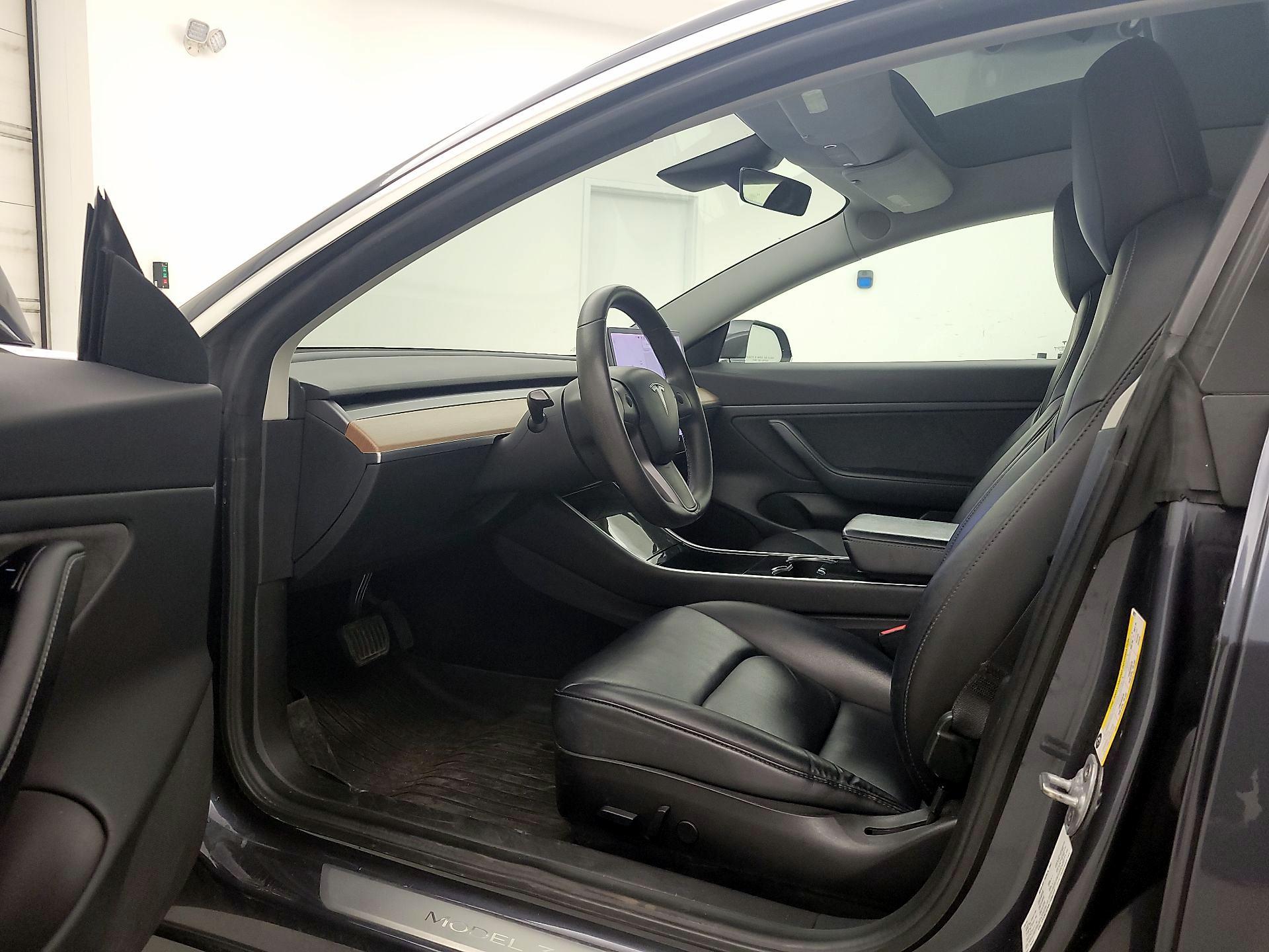 Thumbnail: 2020 Tesla Model 3 - 11