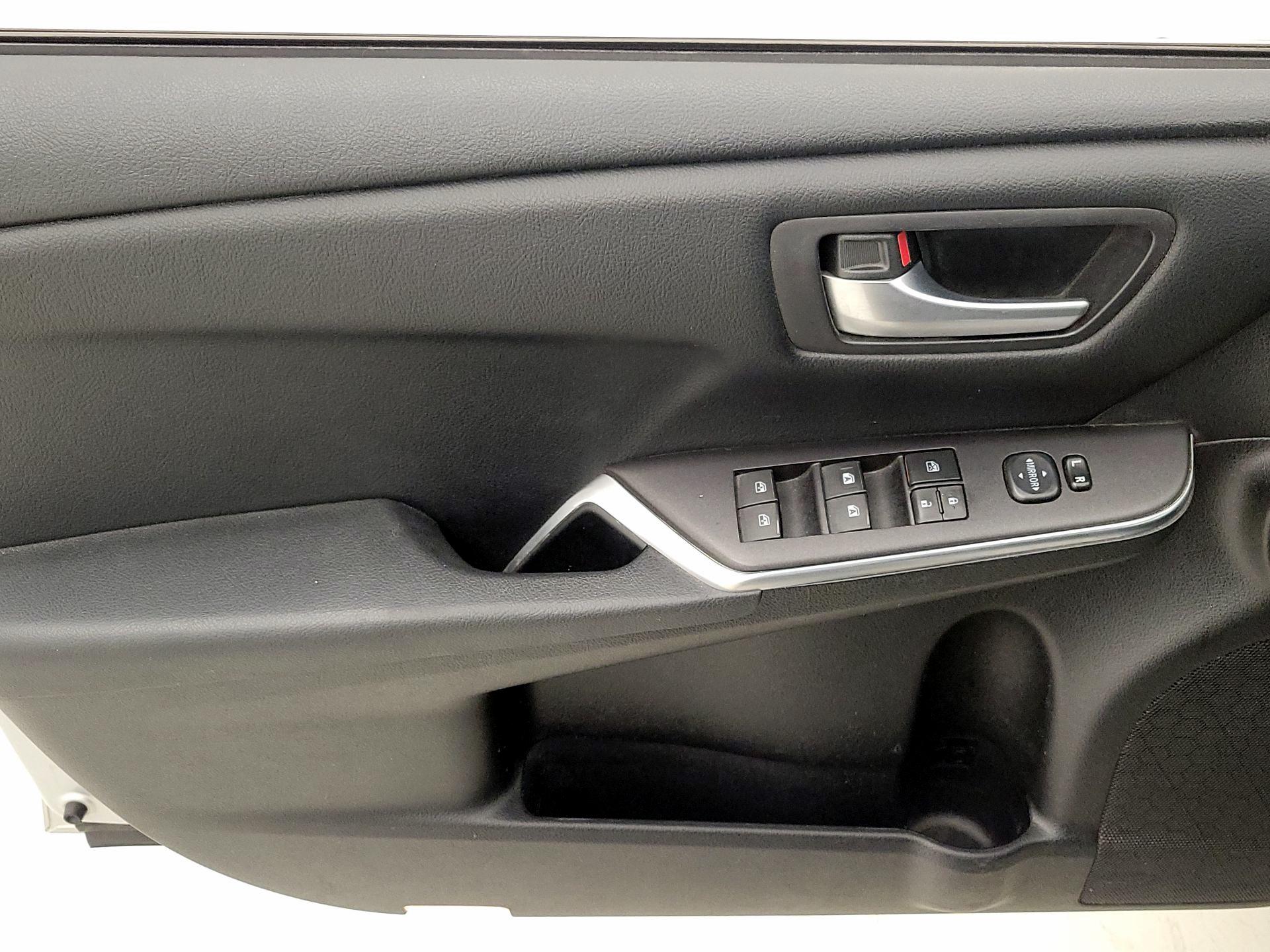 Thumbnail: 2016 Toyota Camry - 12