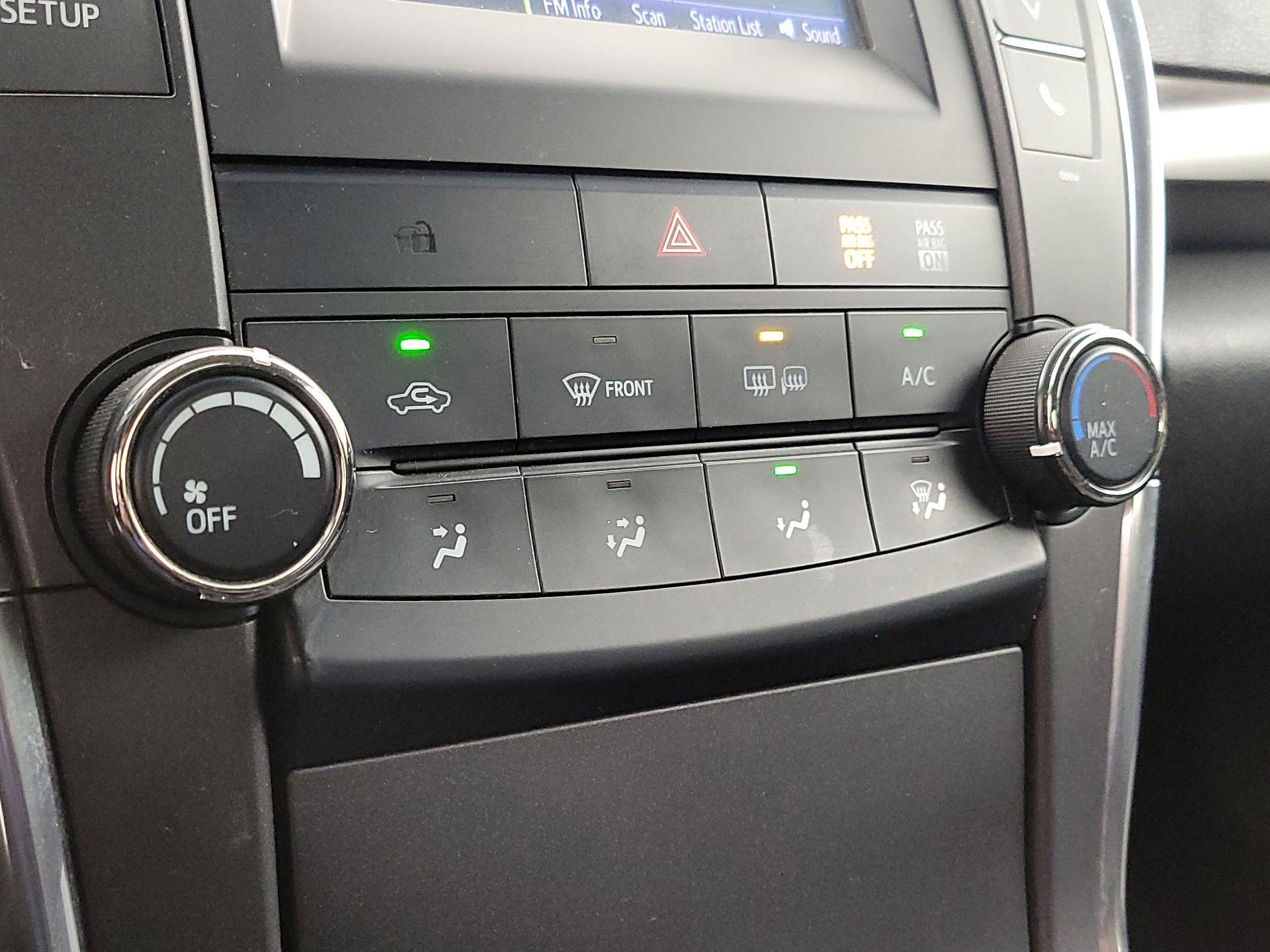 Thumbnail: 2016 Toyota Camry - 16