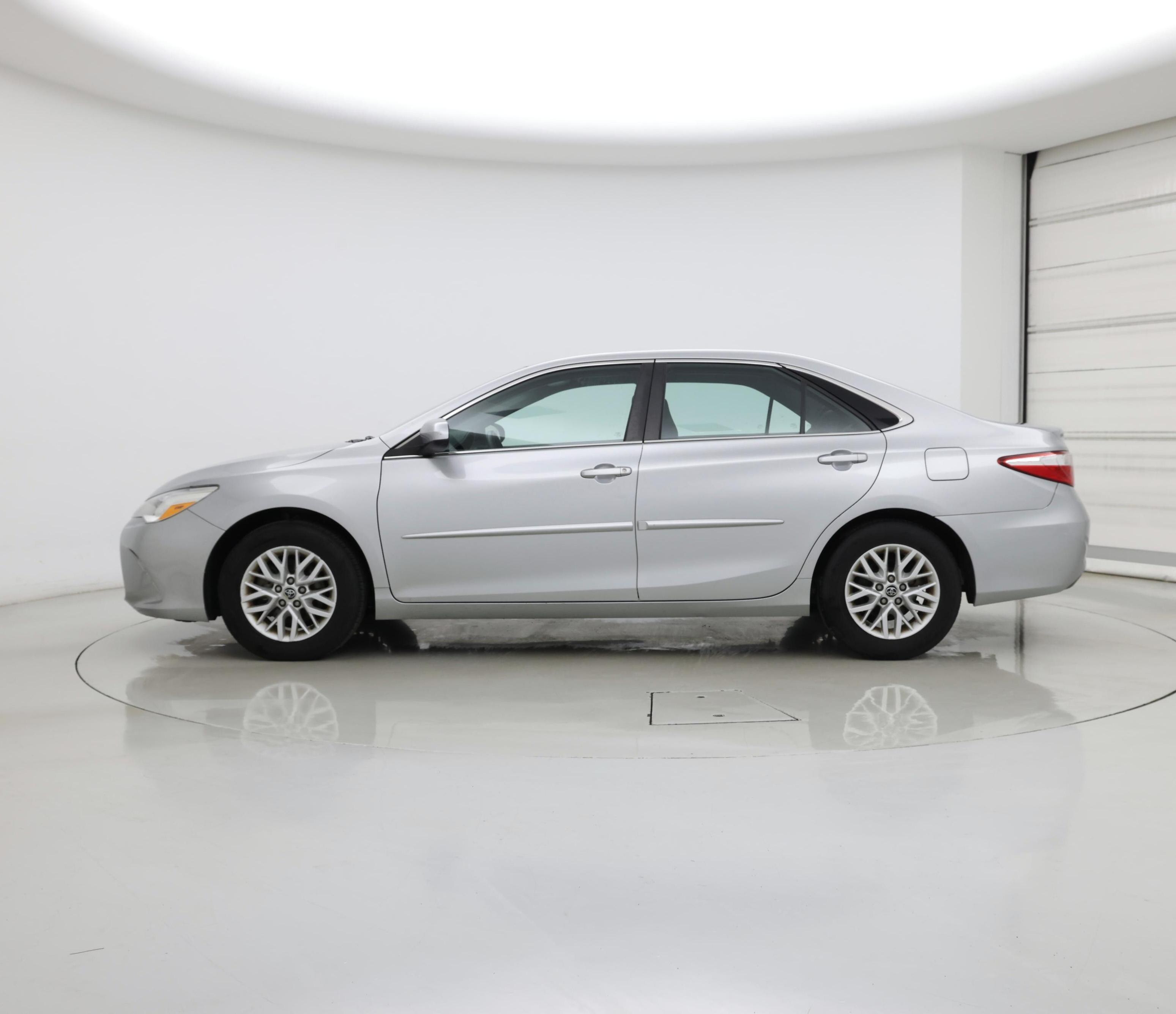 Thumbnail: 2016 Toyota Camry - 3