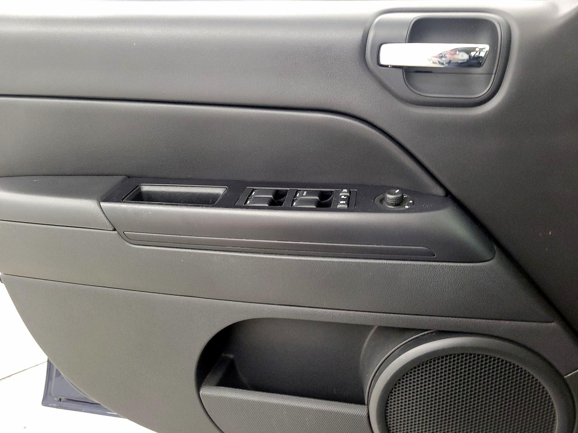 Thumbnail: 2014 Jeep Compass - 12