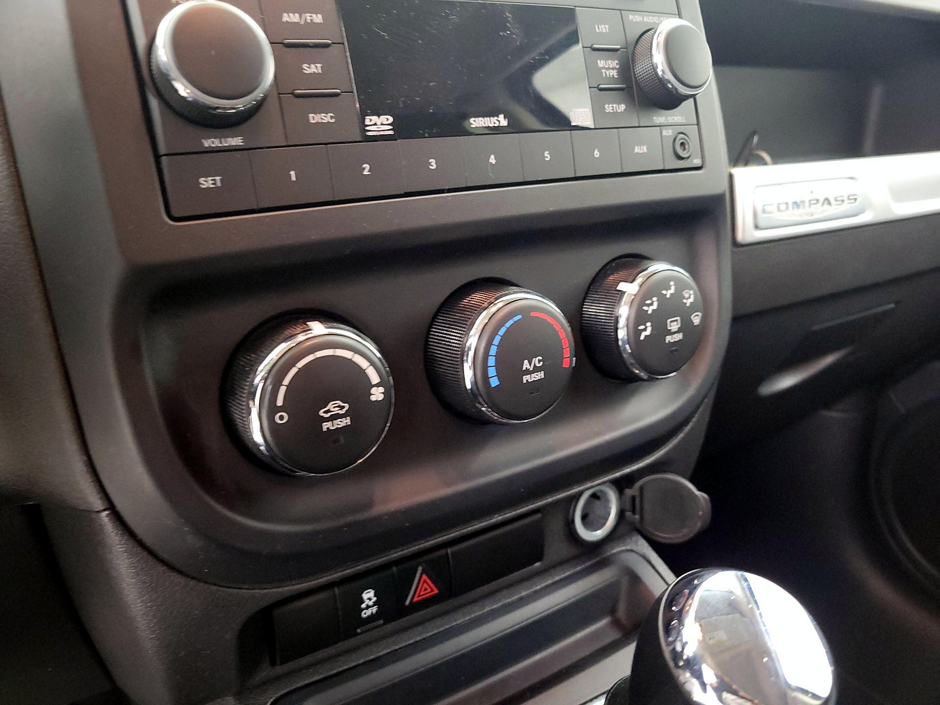 Thumbnail: 2014 Jeep Compass - 14