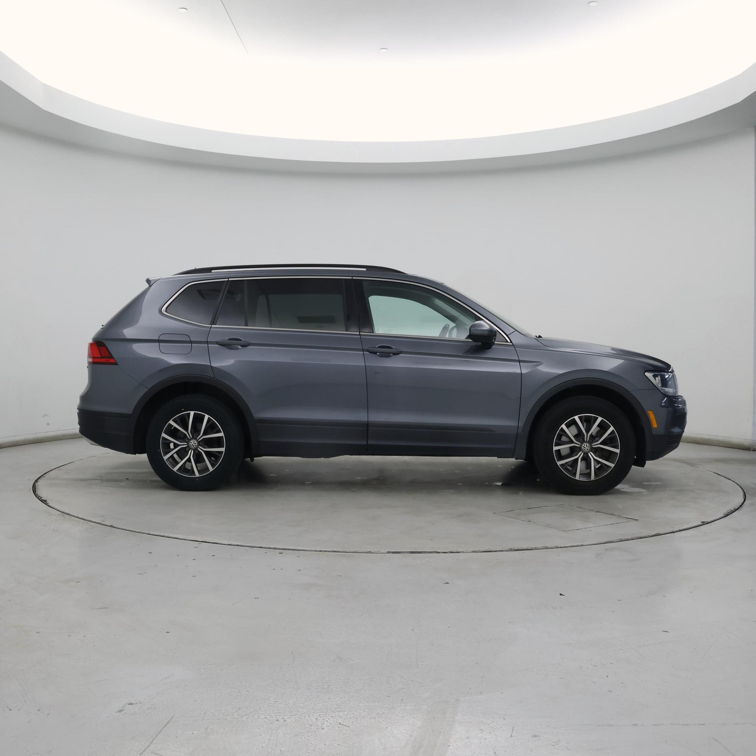 Thumbnail: 2019 Volkswagen Tiguan - 7