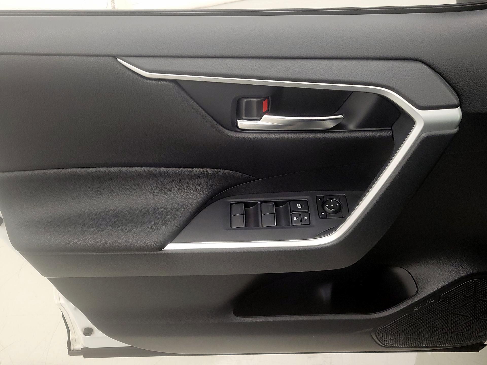 Thumbnail: 2022 Toyota RAV4 - 12