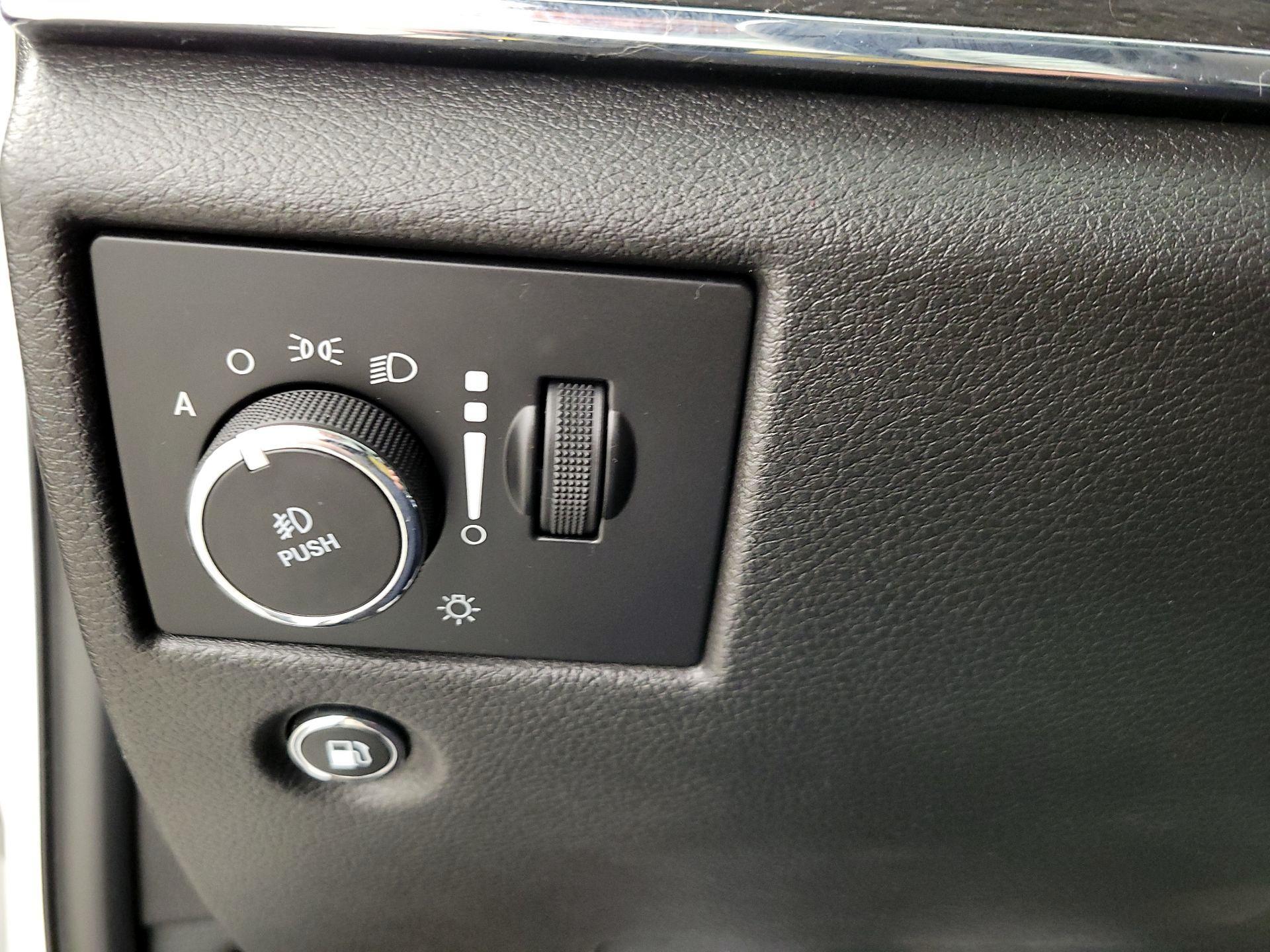 Thumbnail: 2018 Jeep Grand Cherokee - 13