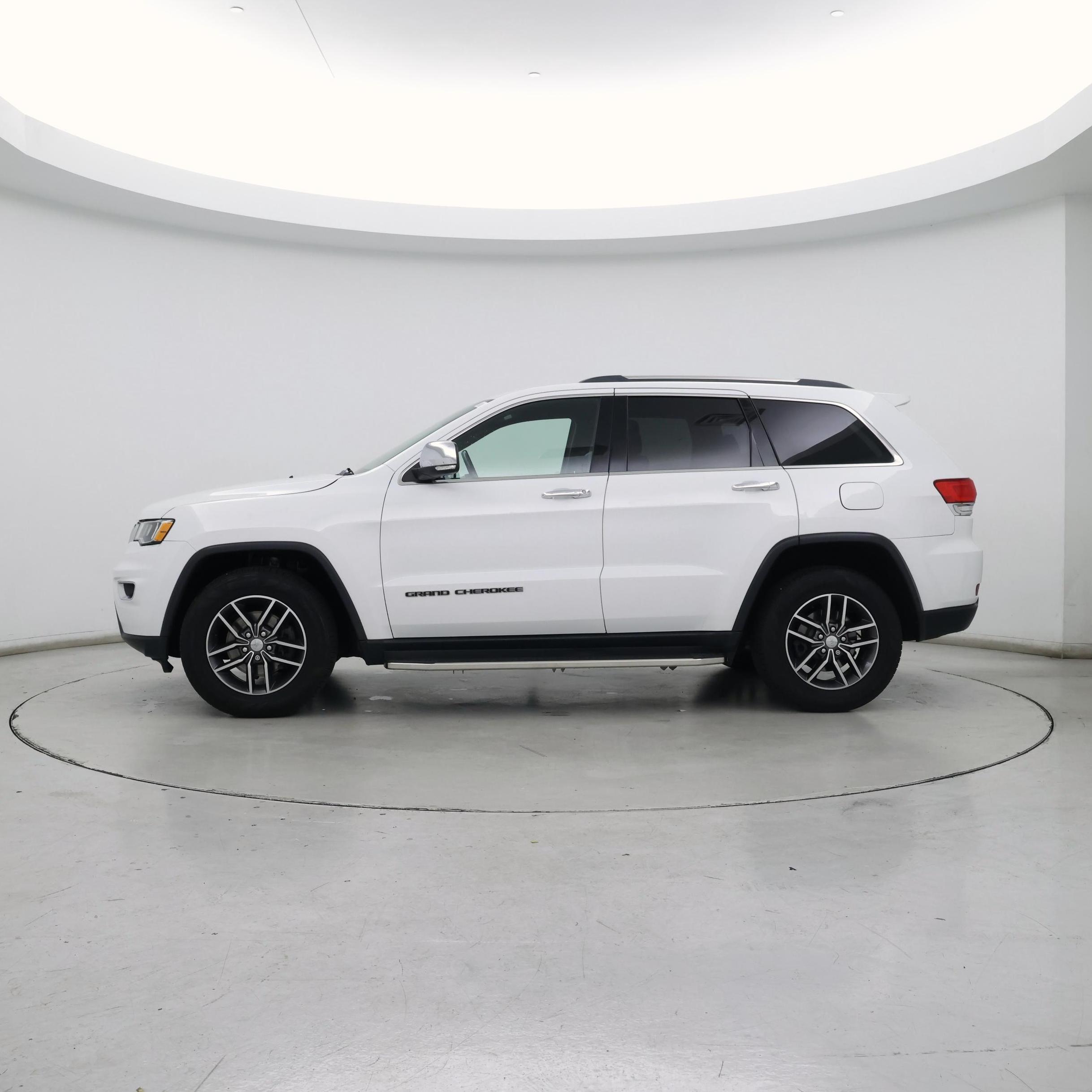 Thumbnail: 2018 Jeep Grand Cherokee - 3