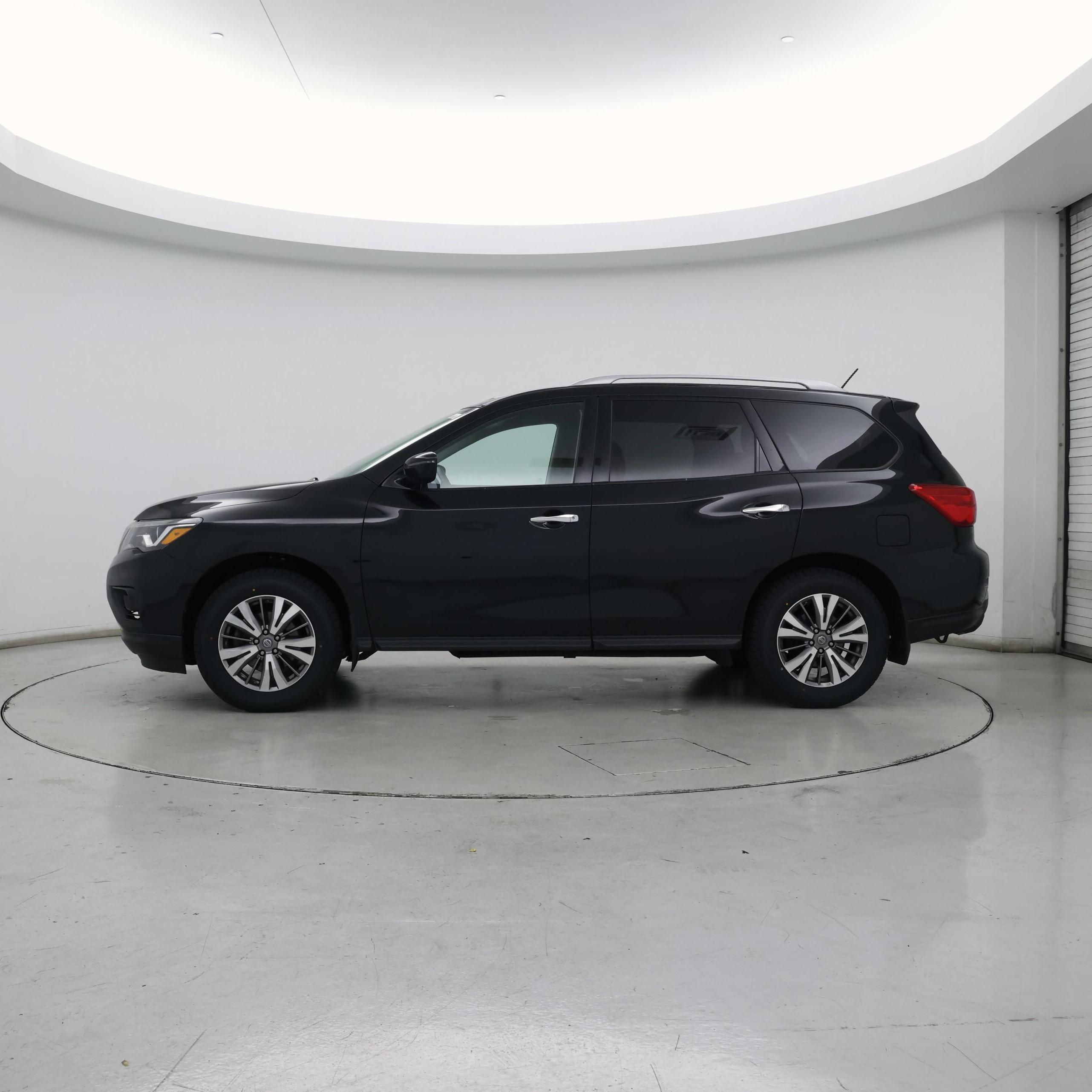 Thumbnail: 2018 Nissan Pathfinder - 3