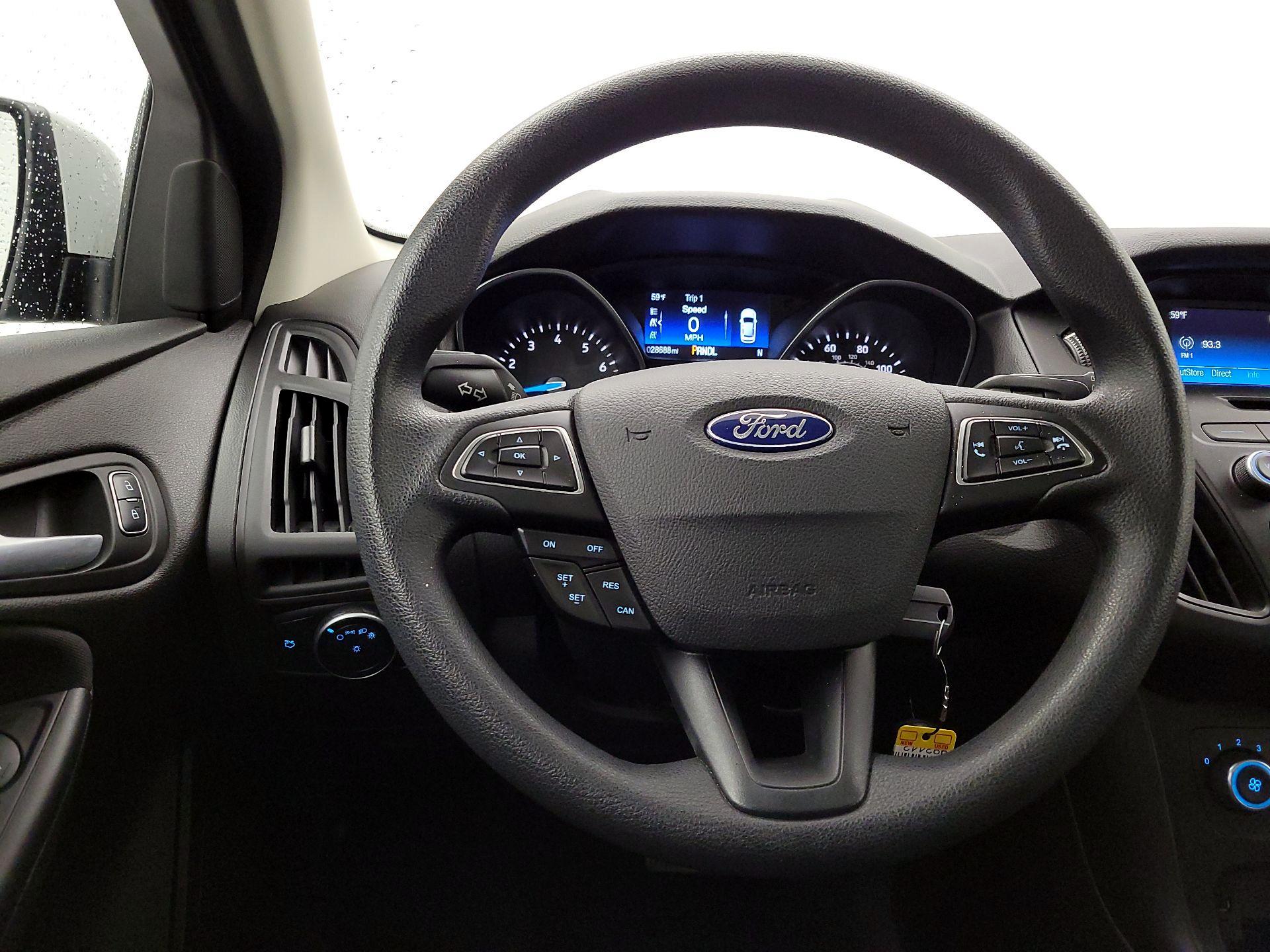Thumbnail: 2016 Ford Focus - 10
