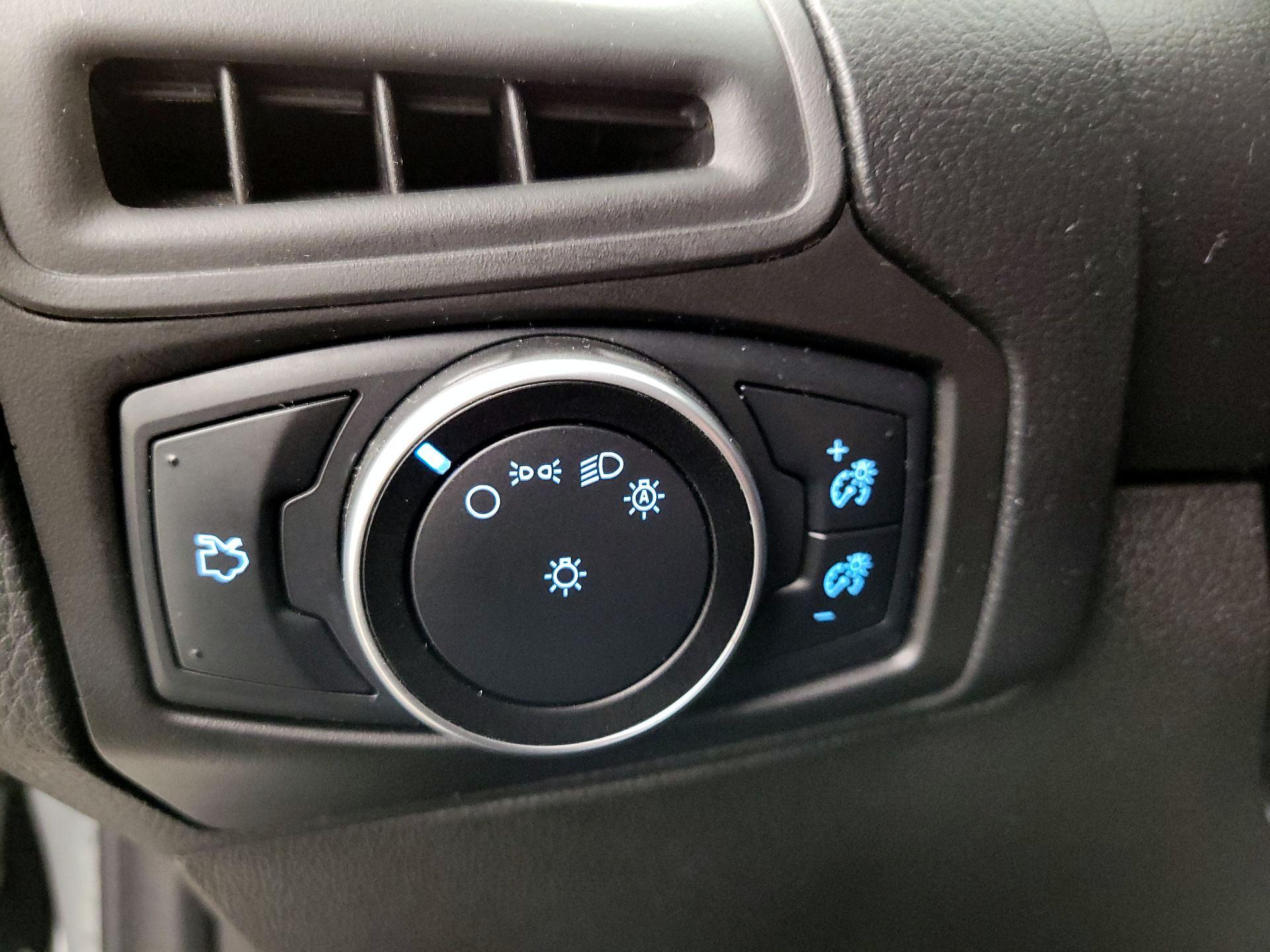 Thumbnail: 2016 Ford Focus - 13