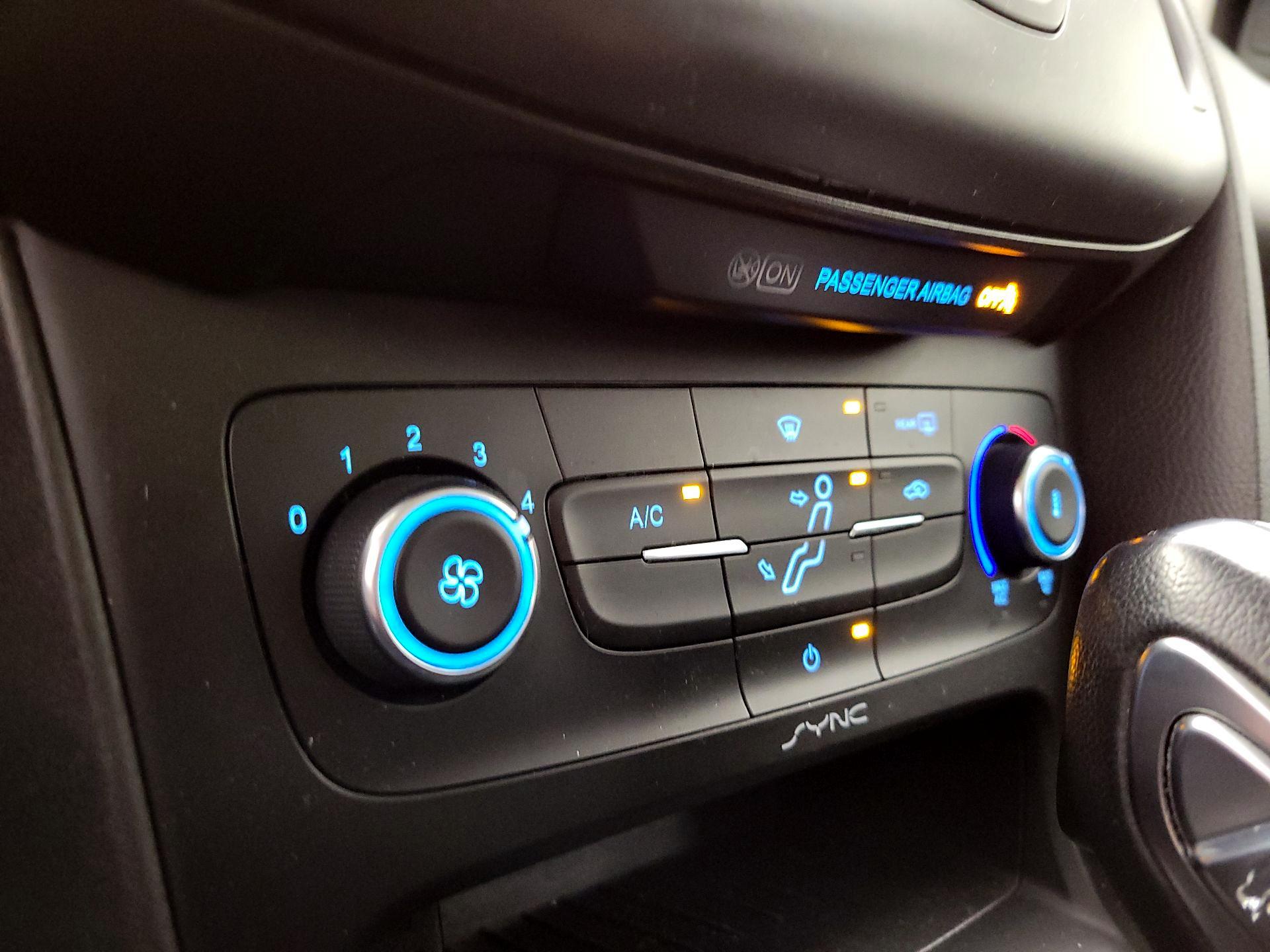 Thumbnail: 2016 Ford Focus - 16