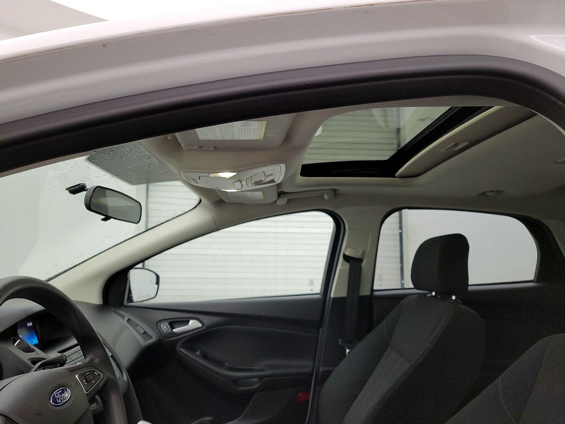 Thumbnail: 2016 Ford Focus - 19