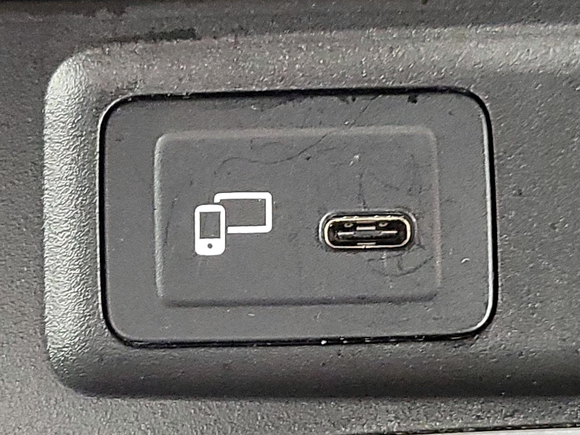 Thumbnail: 2020 Mercedes-Benz GLB - 18