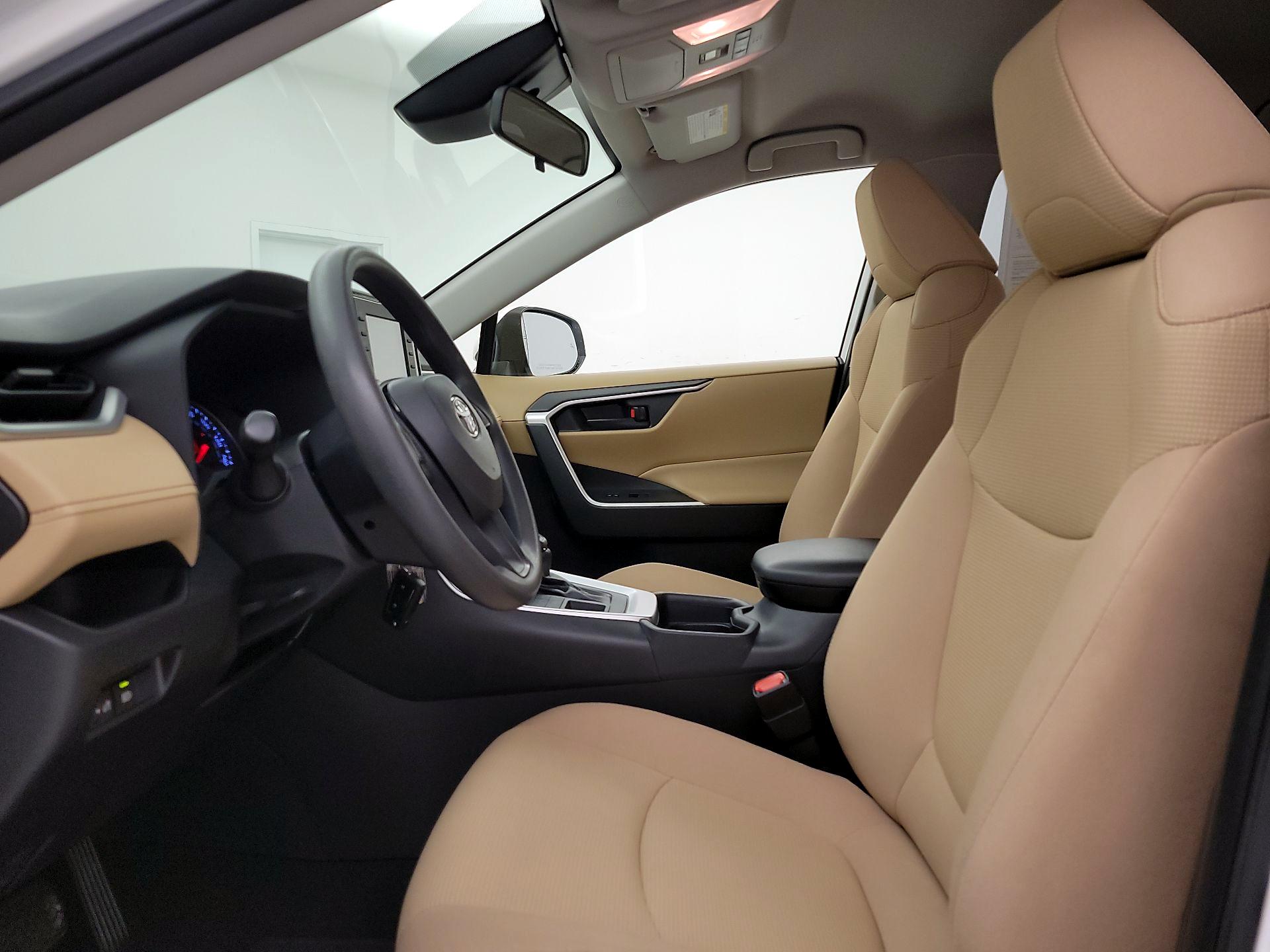 Thumbnail: 2020 Toyota RAV4 - 11