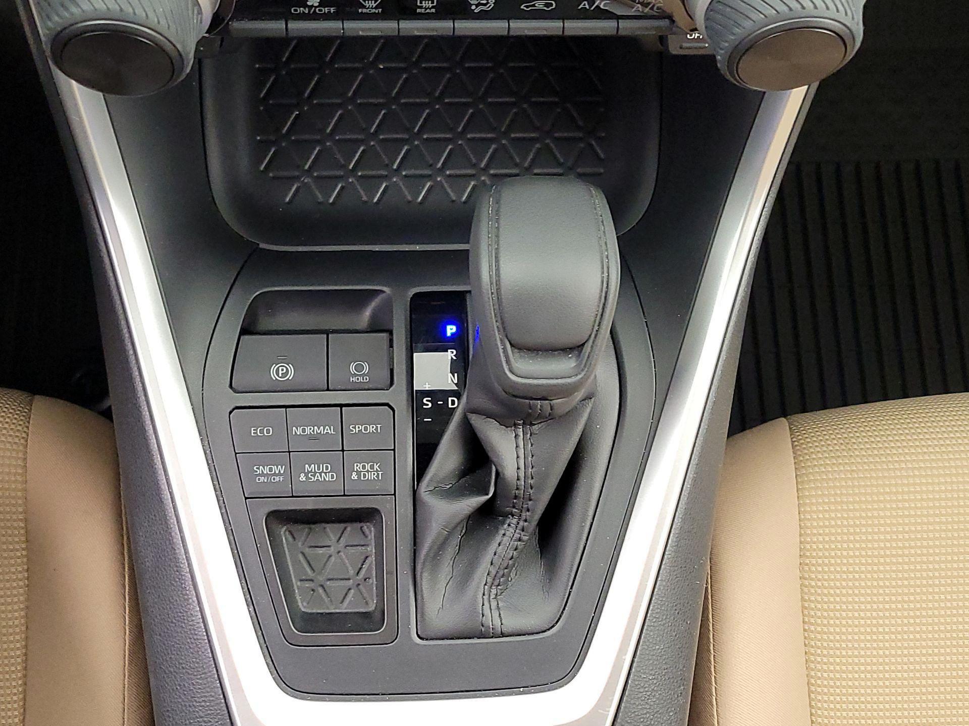 Thumbnail: 2020 Toyota RAV4 - 17