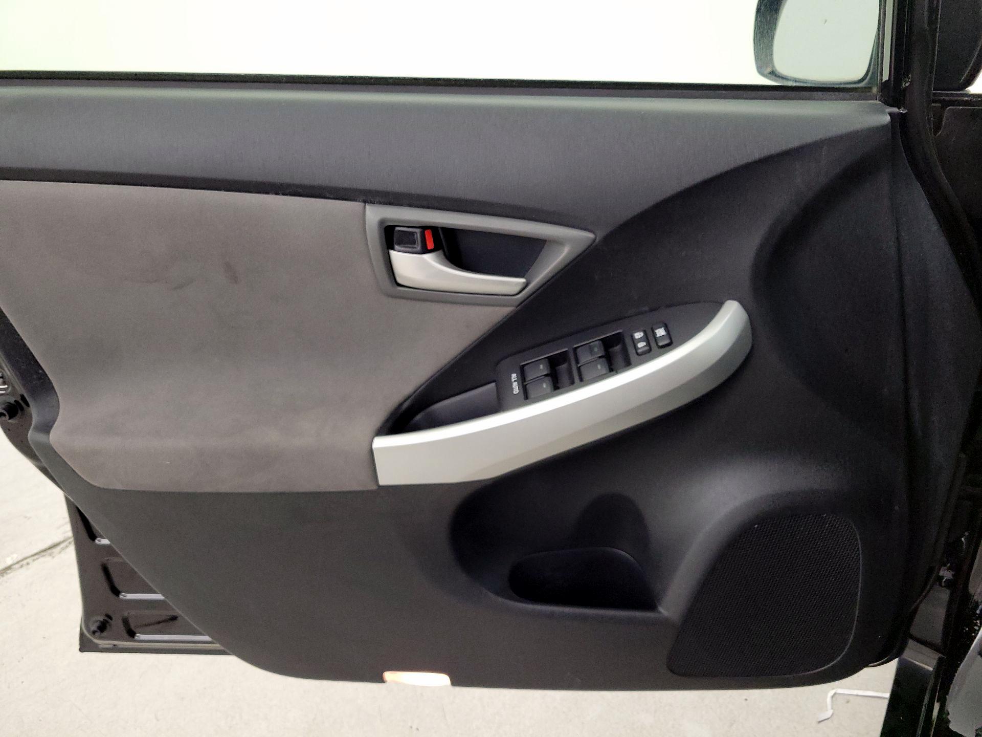 Thumbnail: 2015 Toyota Prius - 12