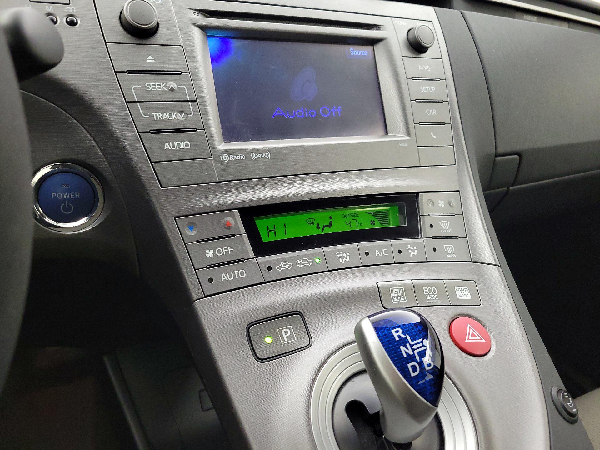 Thumbnail: 2015 Toyota Prius - 16