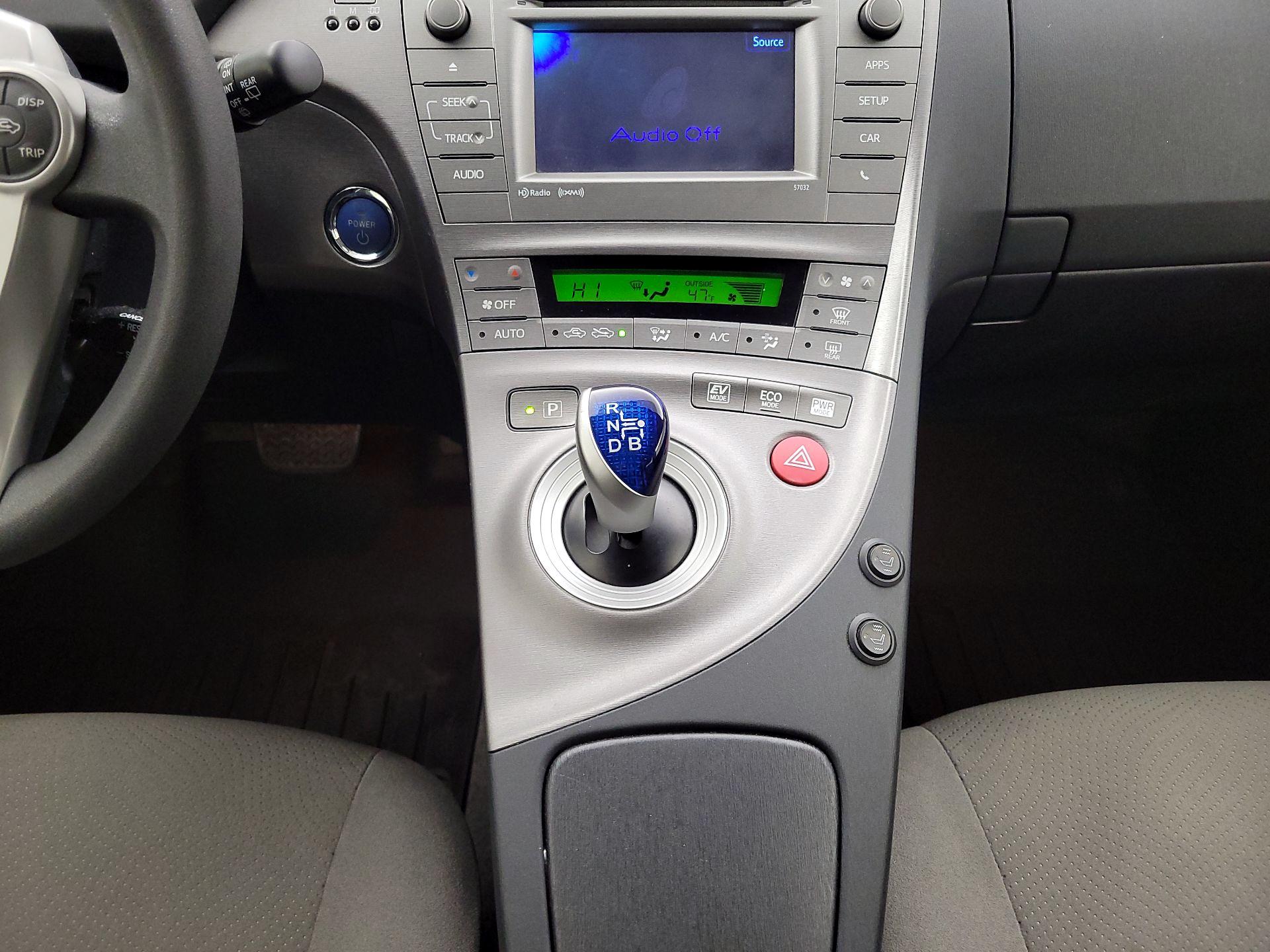 Thumbnail: 2015 Toyota Prius - 17