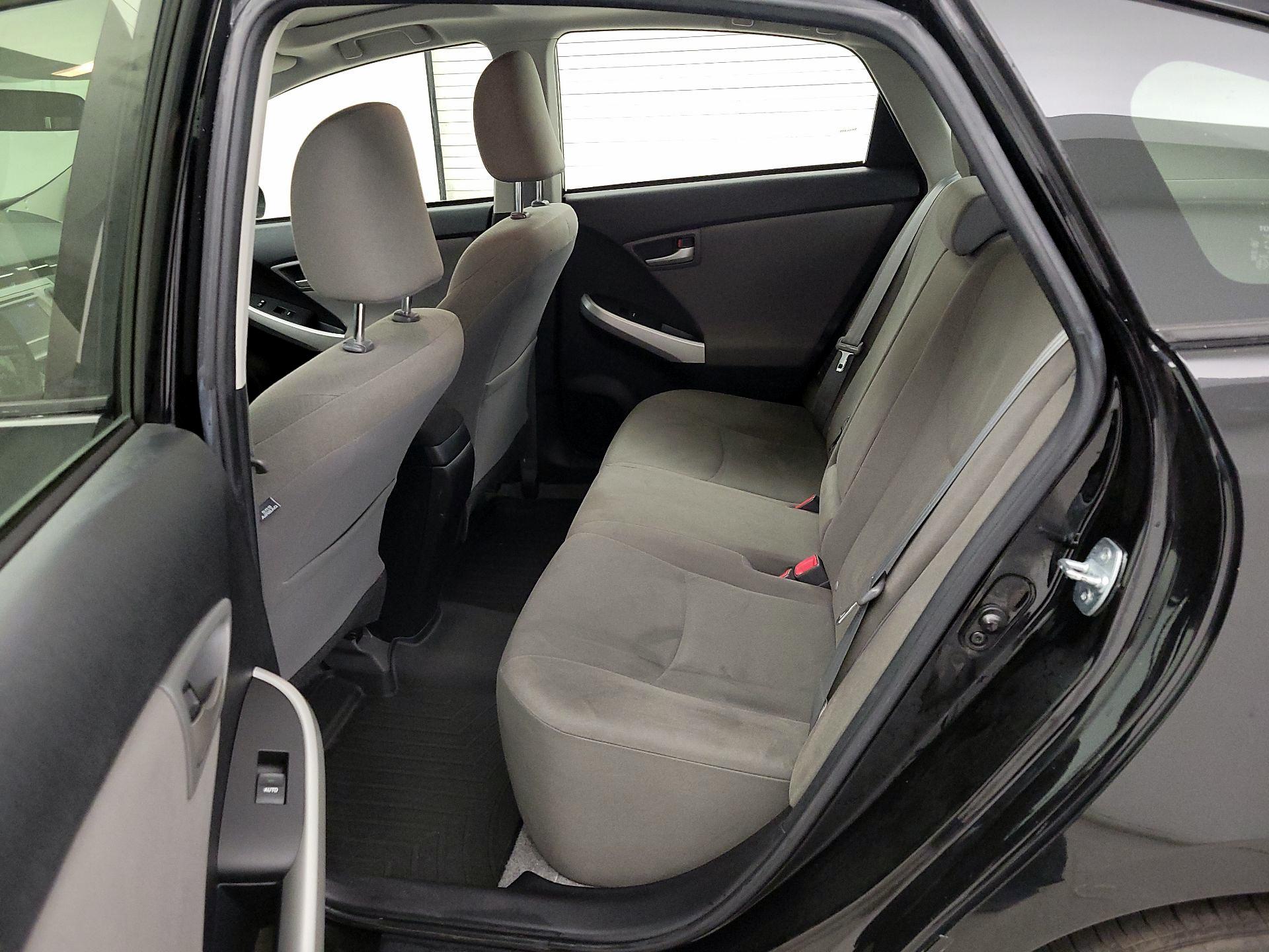 Thumbnail: 2015 Toyota Prius - 18