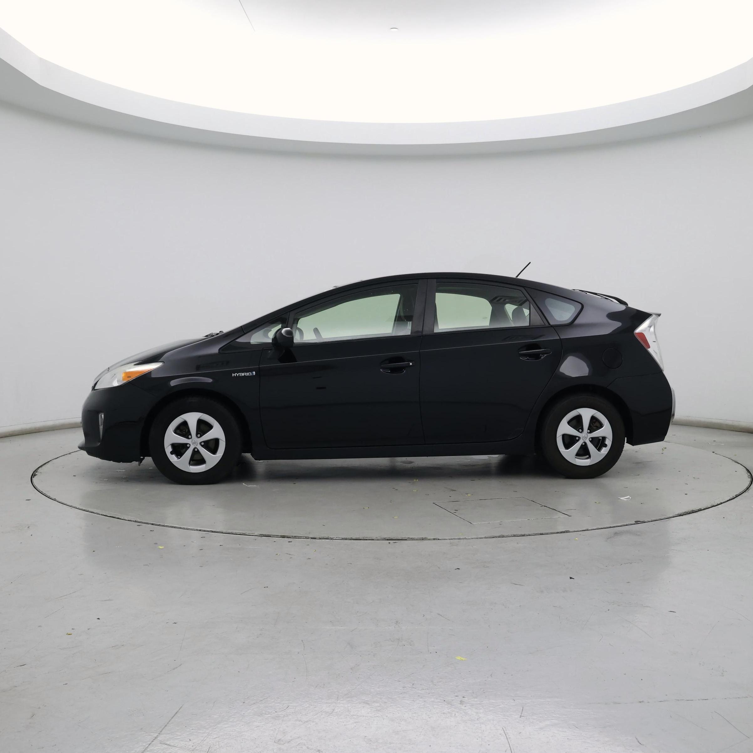 Thumbnail: 2015 Toyota Prius - 3