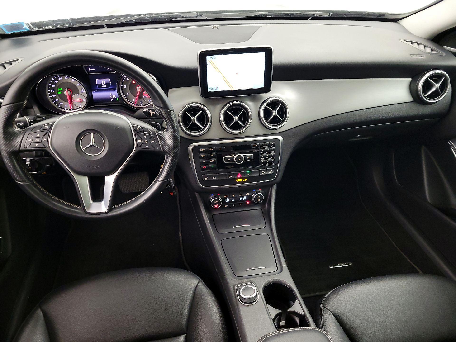 Thumbnail: 2015 Mercedes-Benz GLA - 9