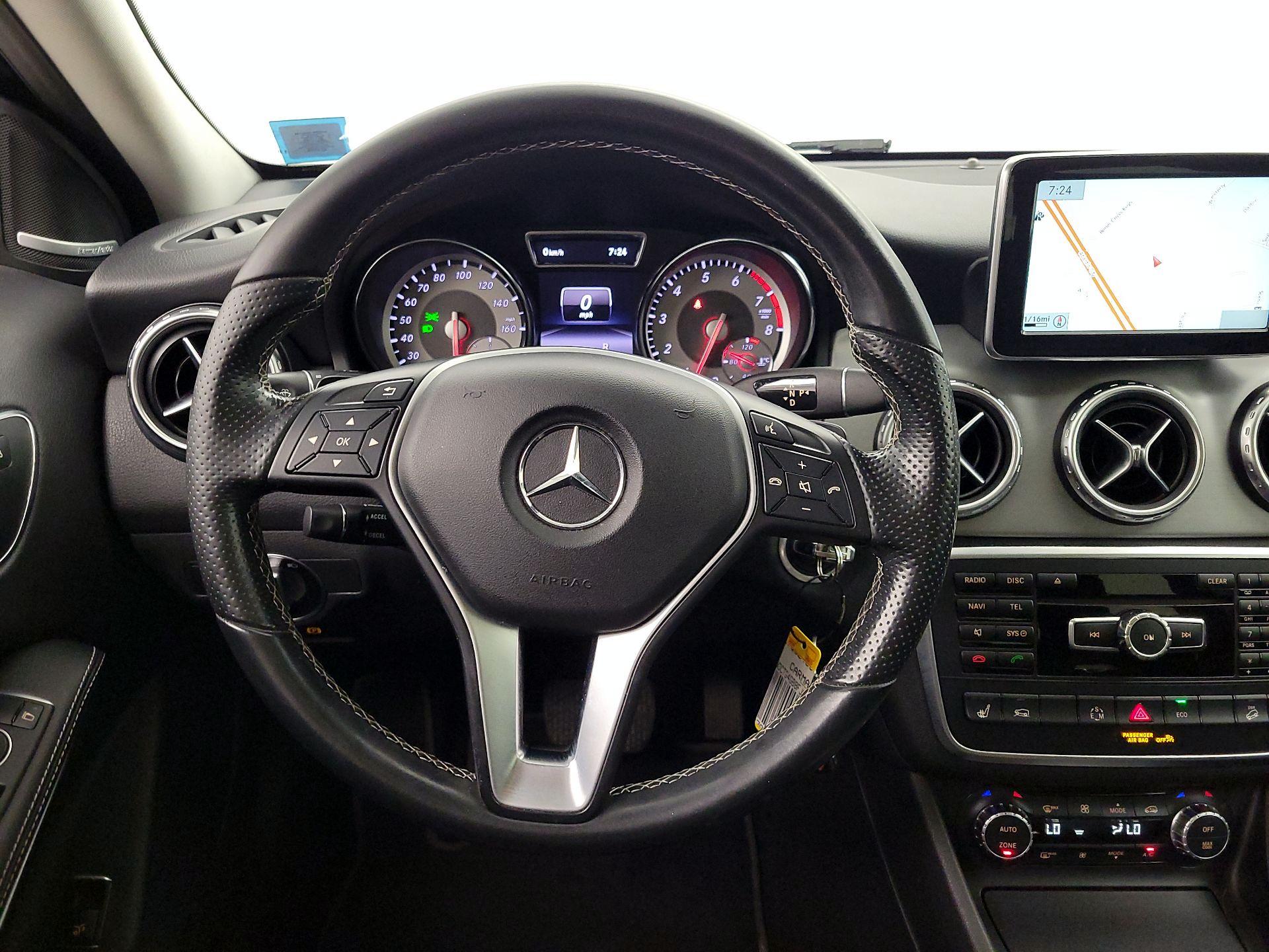 Thumbnail: 2015 Mercedes-Benz GLA - 10