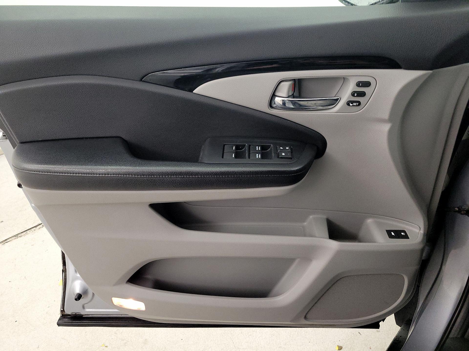 Thumbnail: 2016 Honda Pilot - 12