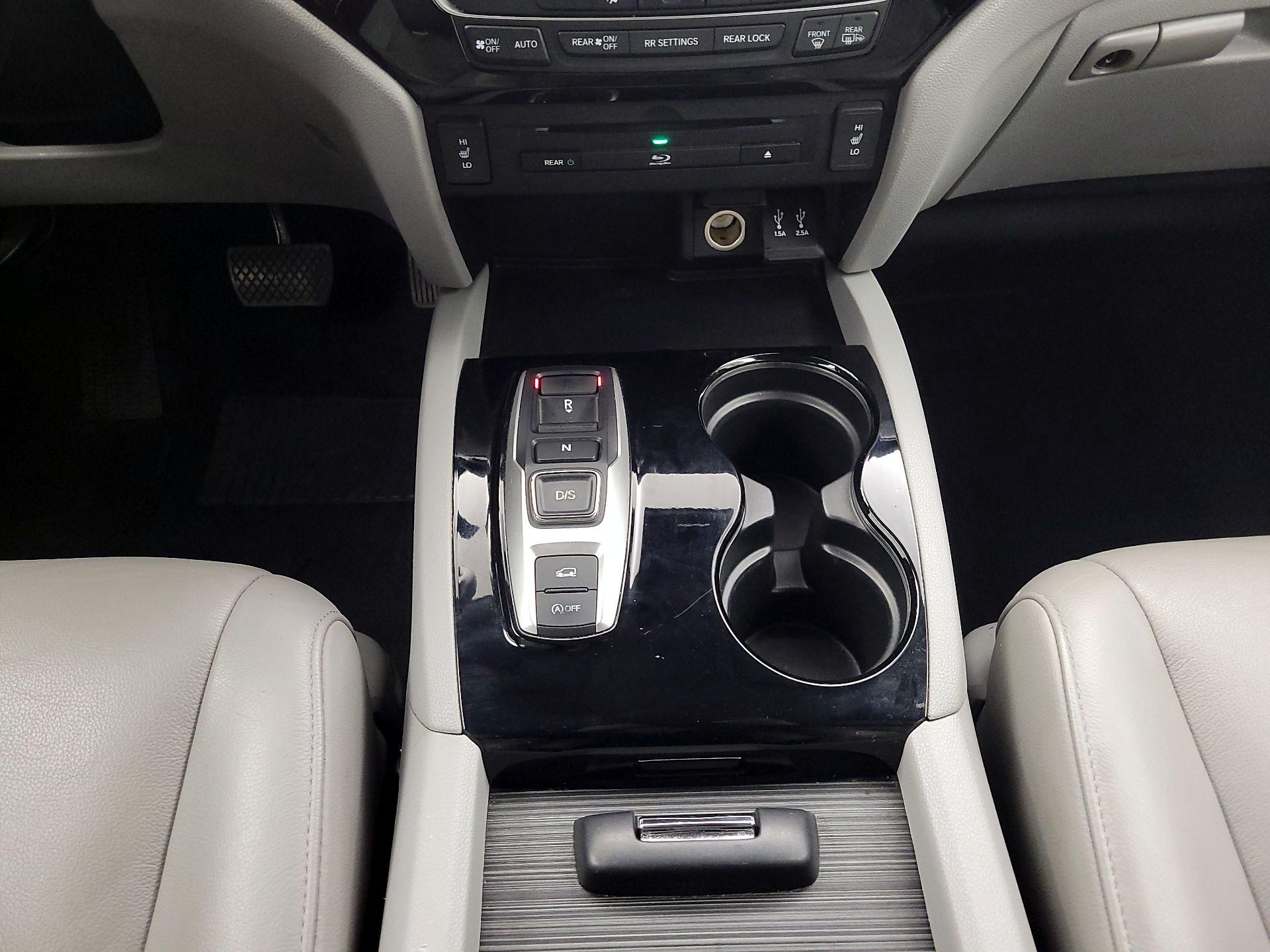 Thumbnail: 2016 Honda Pilot - 18