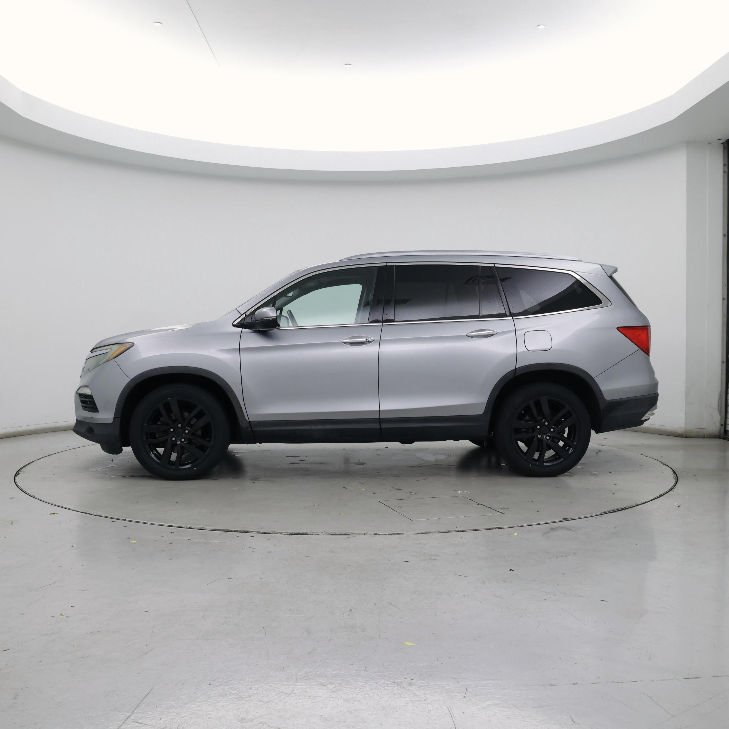 Thumbnail: 2016 Honda Pilot - 3