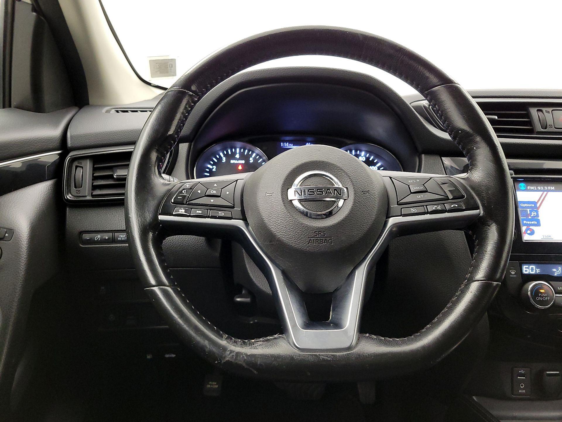 Thumbnail: 2017 Nissan Rogue Sport - 10