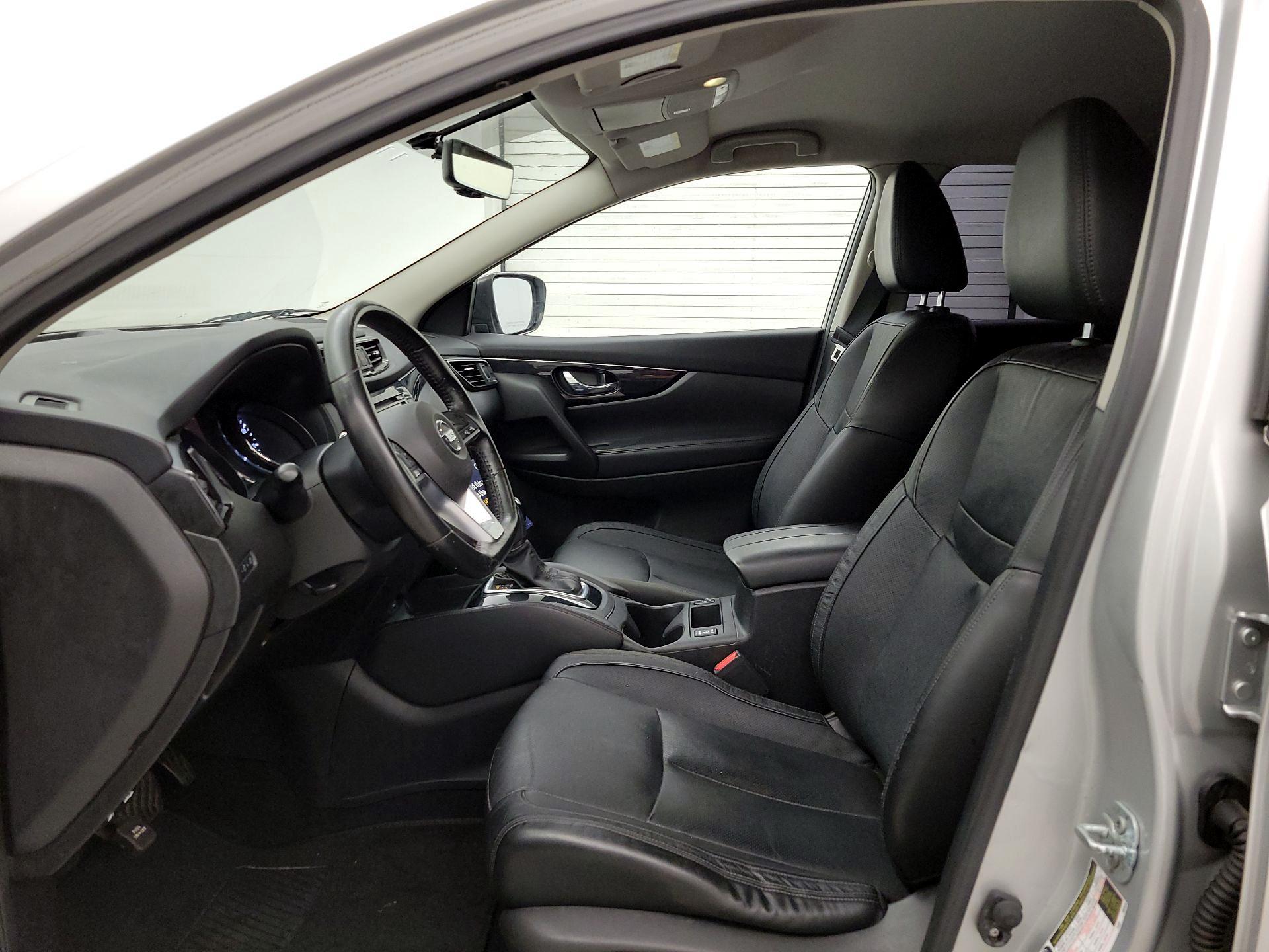 Thumbnail: 2017 Nissan Rogue Sport - 11