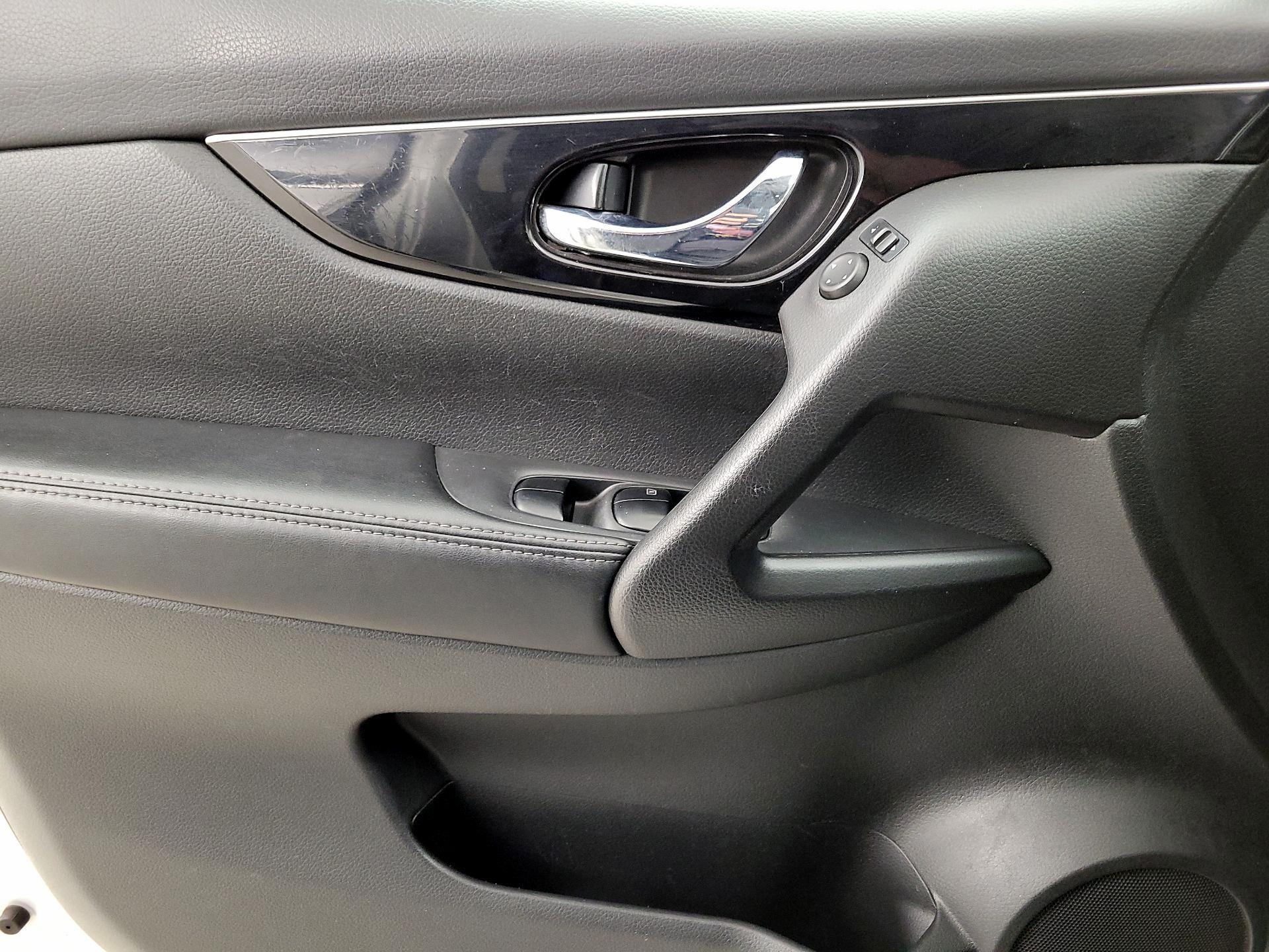 Thumbnail: 2017 Nissan Rogue Sport - 12