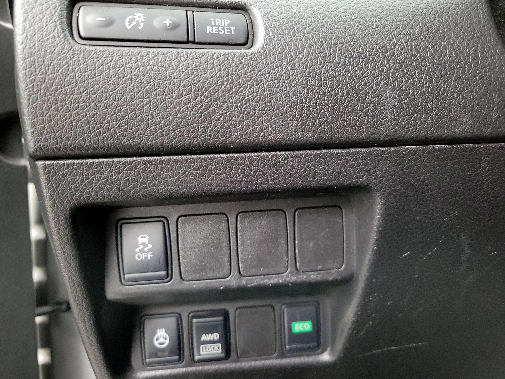 Thumbnail: 2017 Nissan Rogue Sport - 13