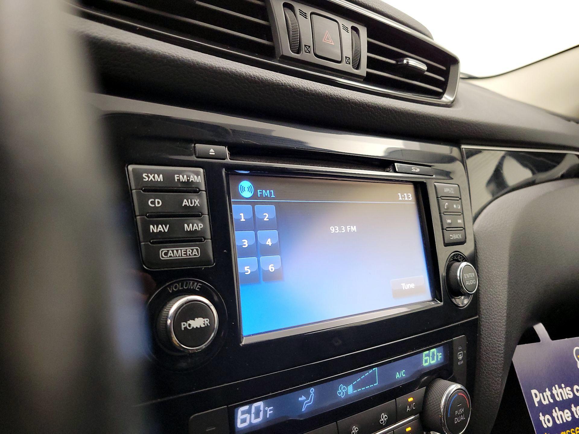 Thumbnail: 2017 Nissan Rogue Sport - 16