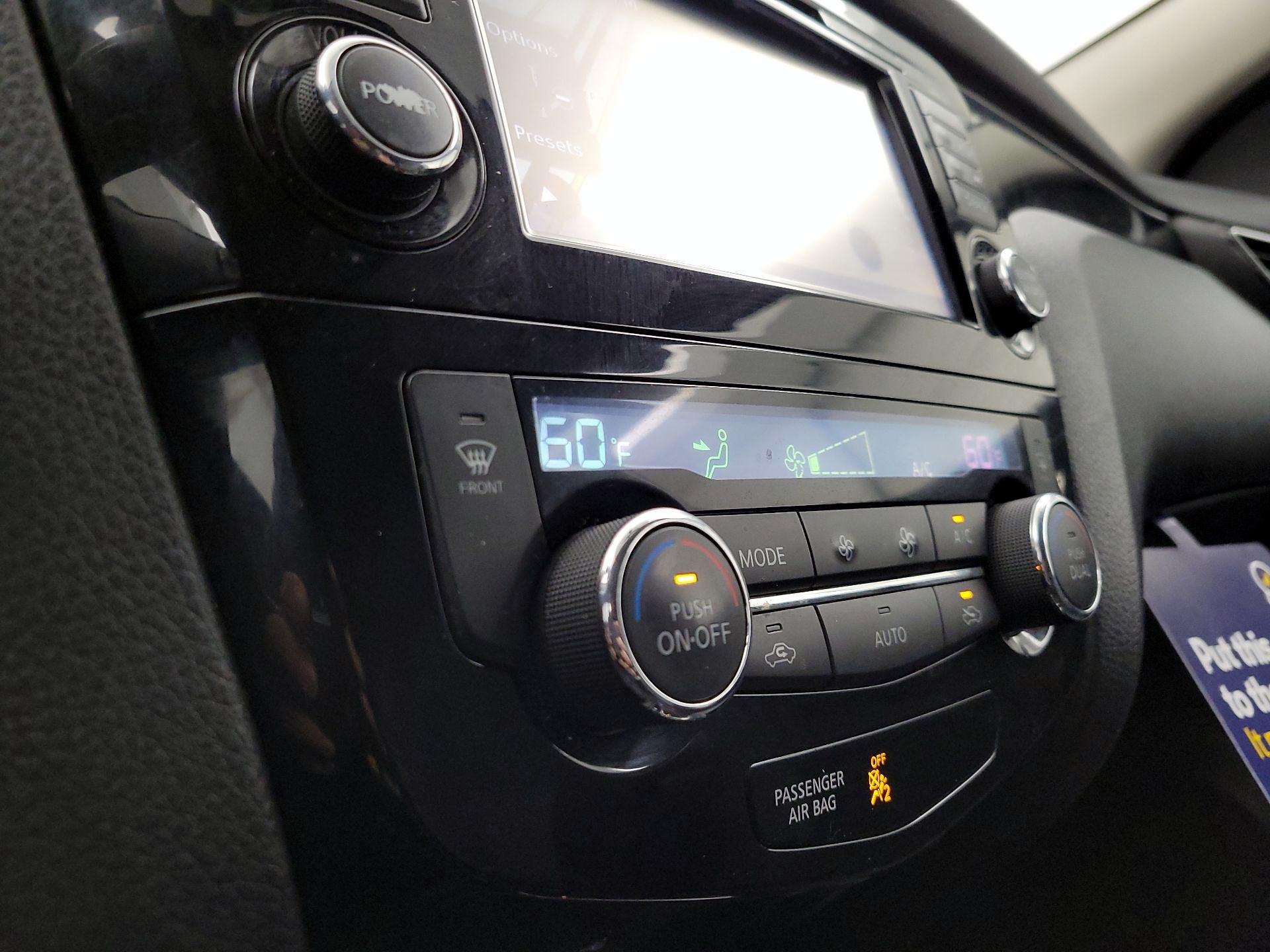 Thumbnail: 2017 Nissan Rogue Sport - 17