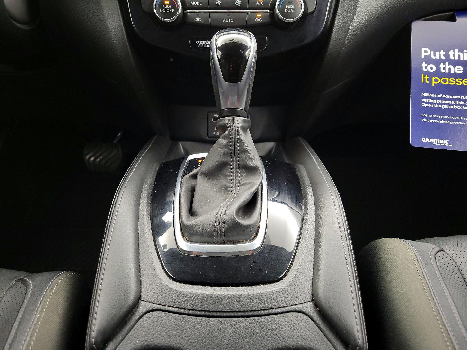 Thumbnail: 2017 Nissan Rogue Sport - 18