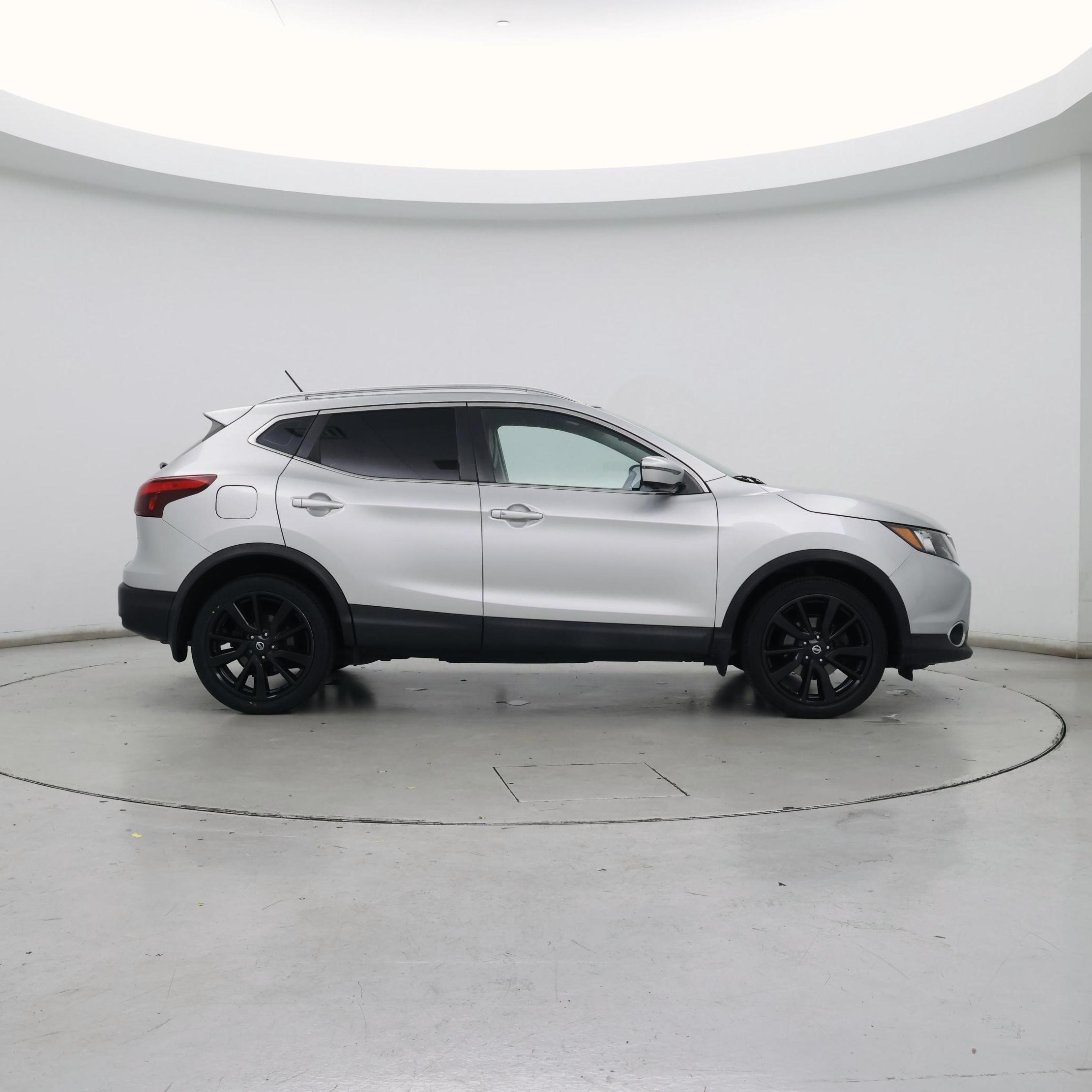 Thumbnail: 2017 Nissan Rogue Sport - 7