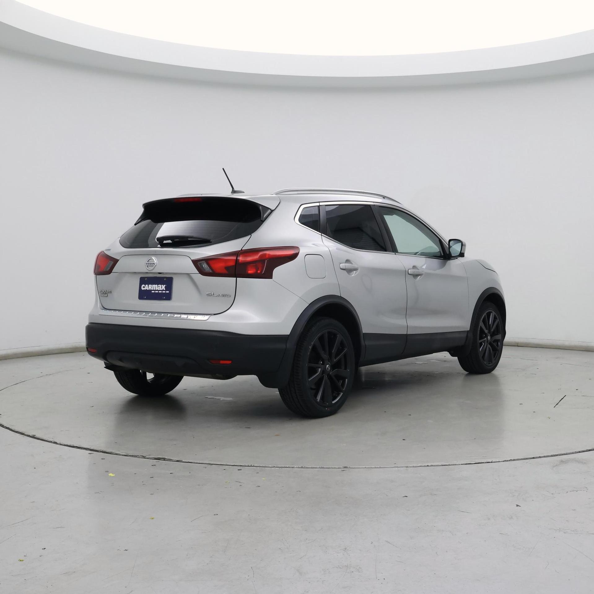 Thumbnail: 2017 Nissan Rogue Sport - 8