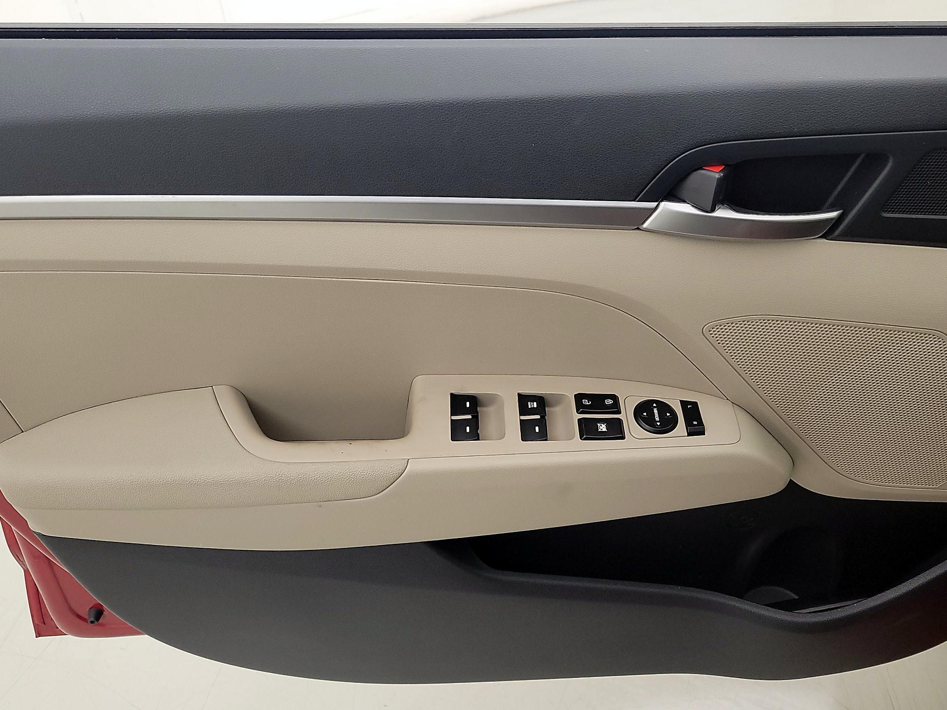 Thumbnail: 2020 Hyundai Elantra - 12