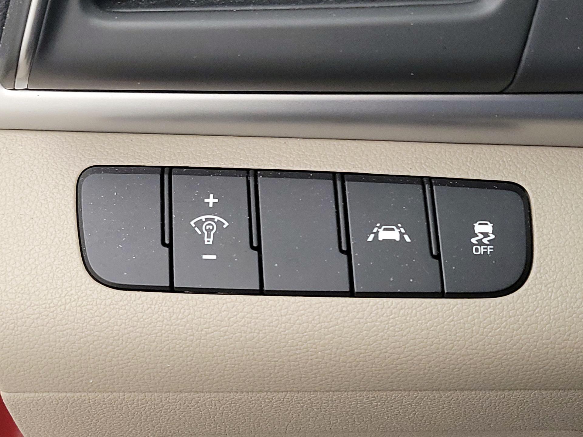 Thumbnail: 2020 Hyundai Elantra - 13