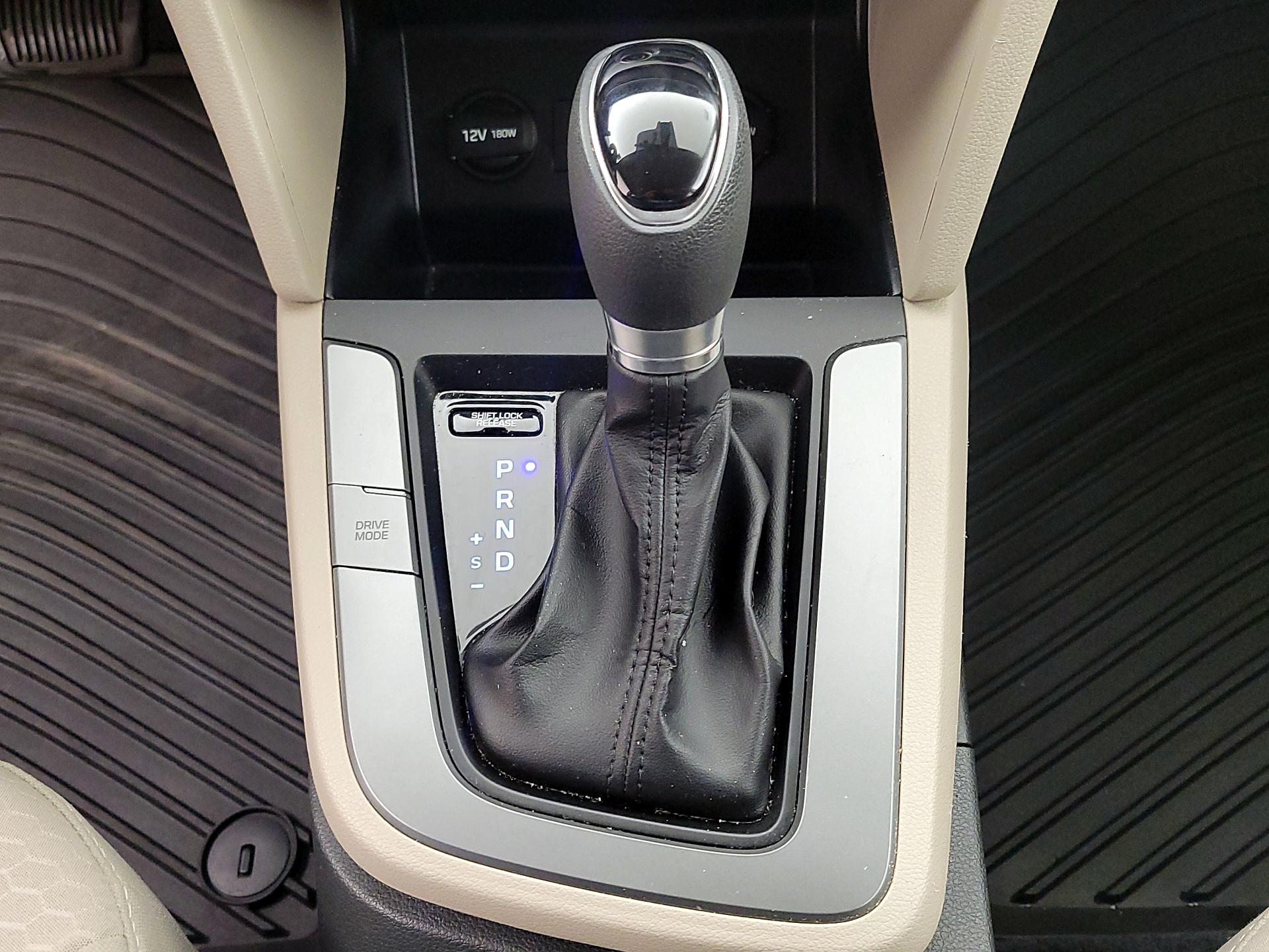 Thumbnail: 2020 Hyundai Elantra - 17