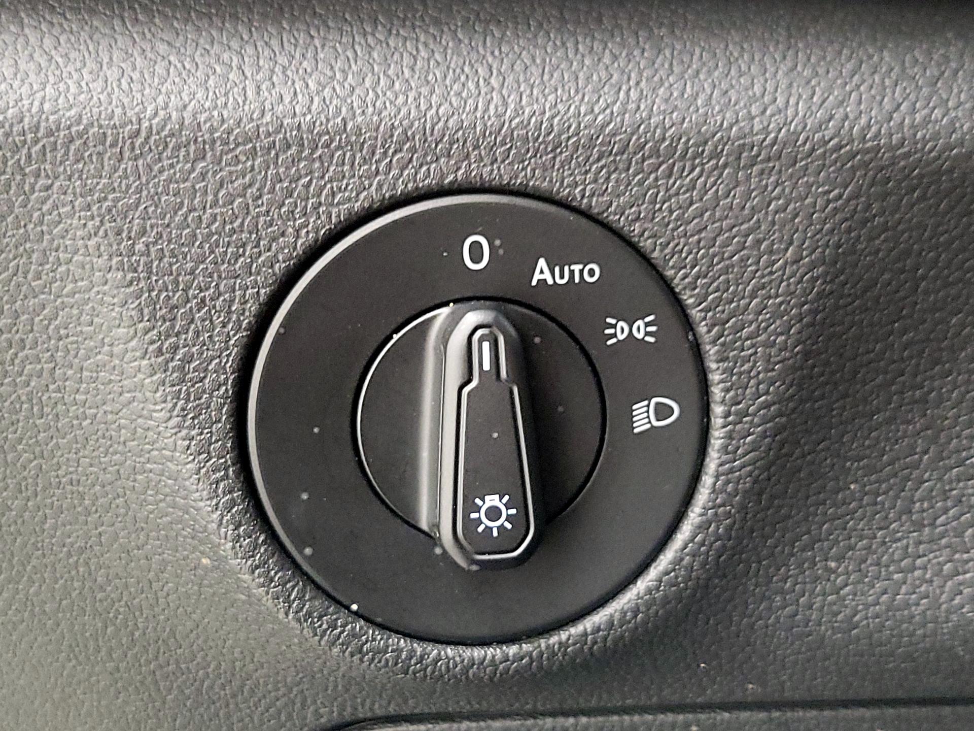 Thumbnail: 2019 Volkswagen Jetta - 13