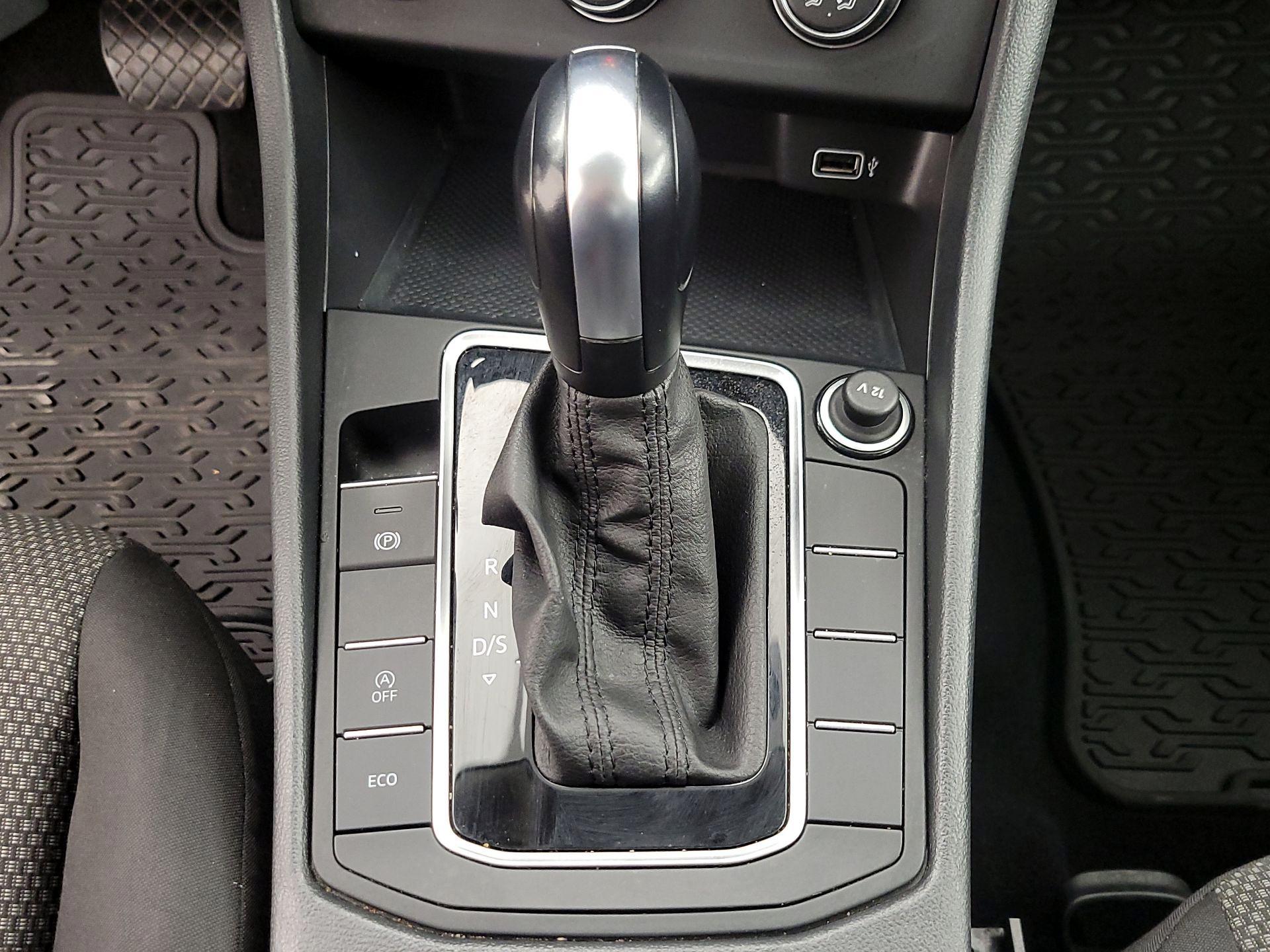 Thumbnail: 2019 Volkswagen Jetta - 17