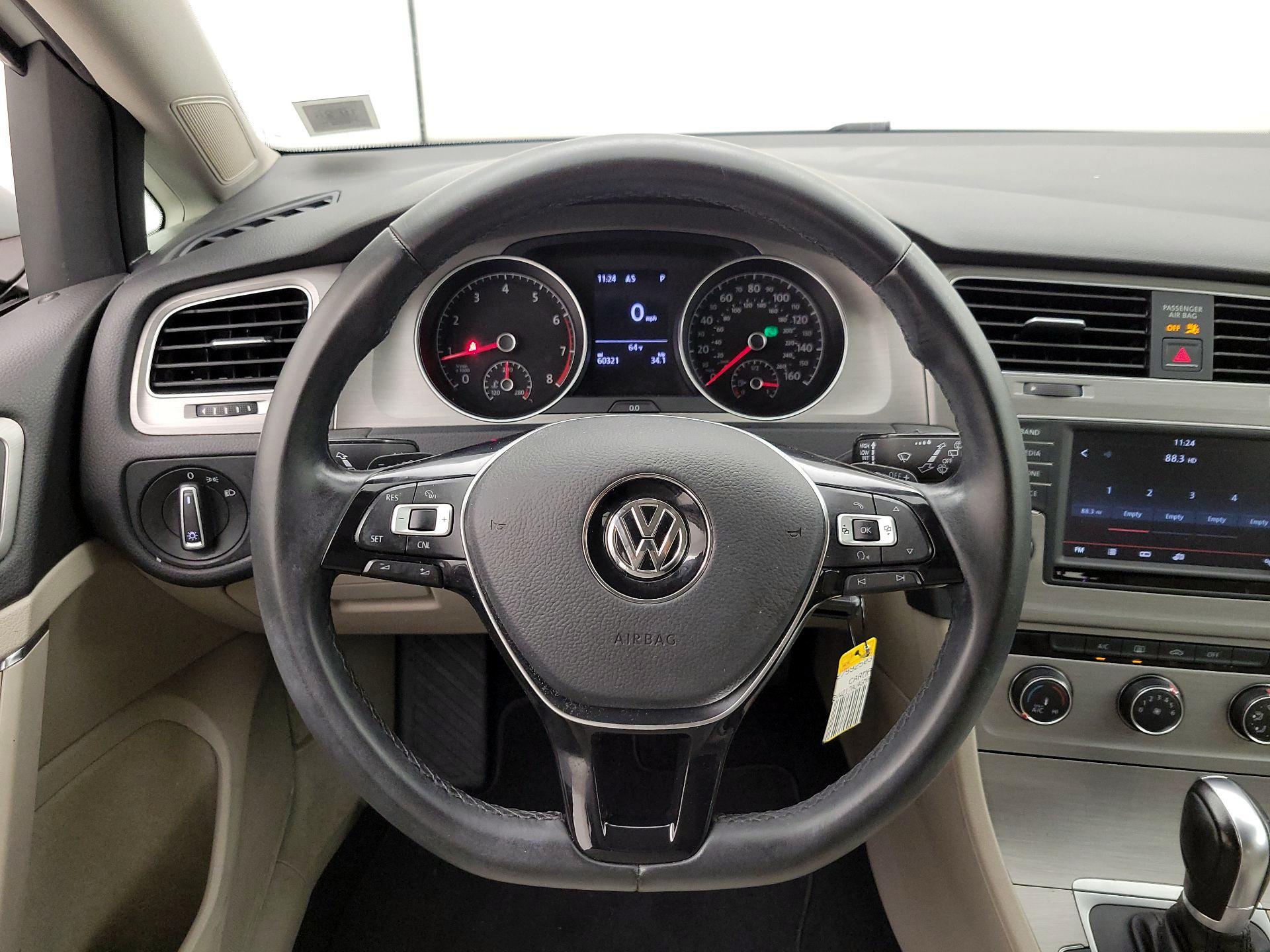 Thumbnail: 2016 Volkswagen Golf - 10