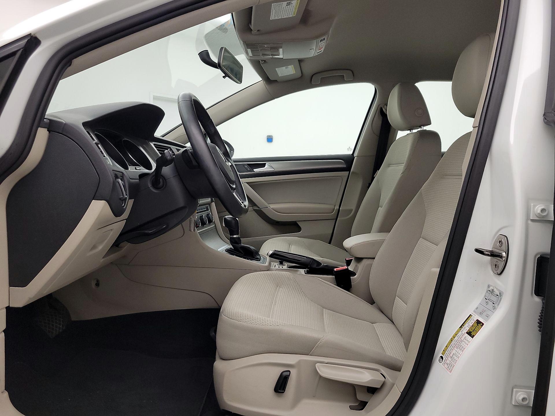 Thumbnail: 2016 Volkswagen Golf - 11